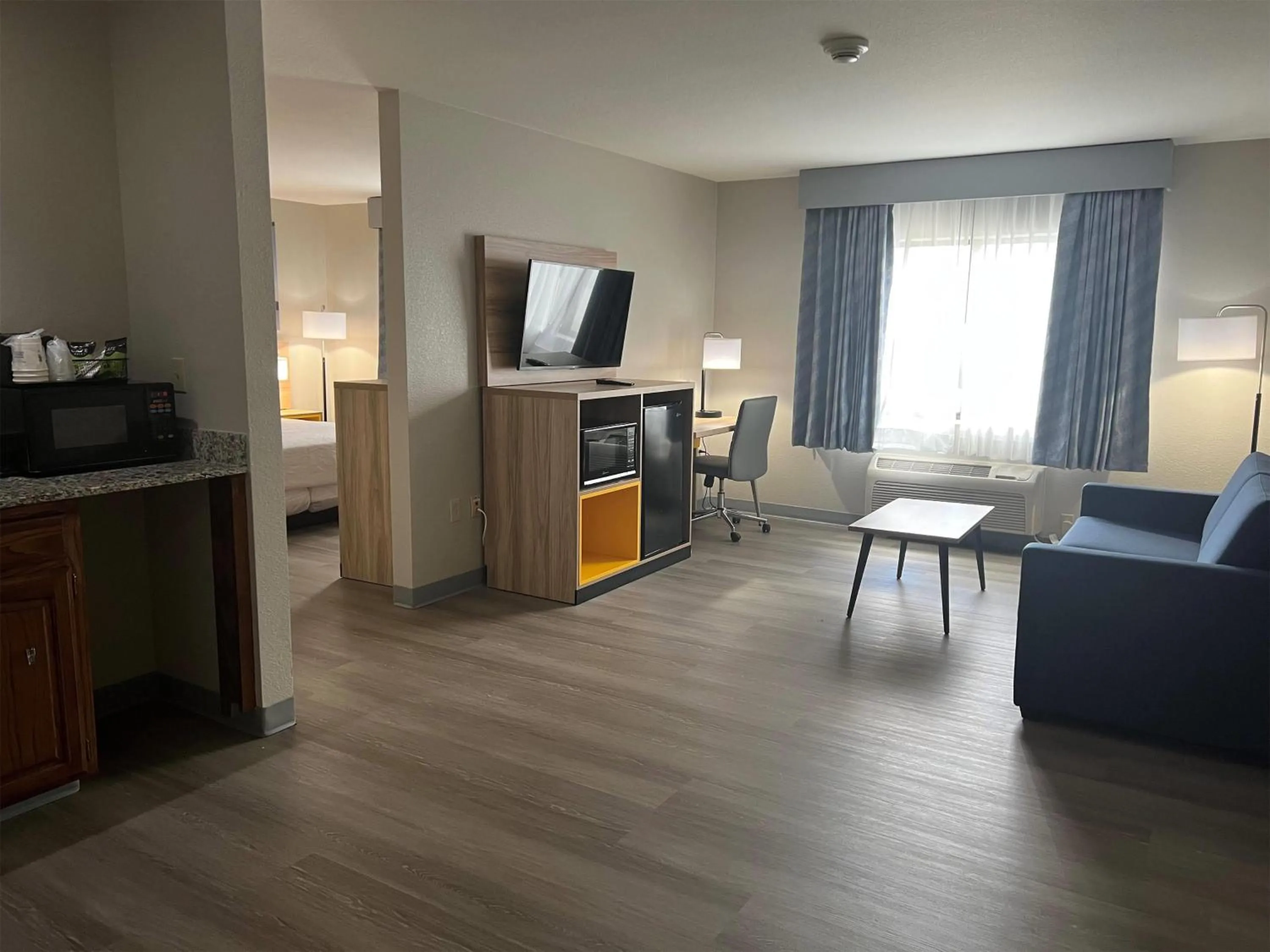 Photo of the whole room in Days Inn by Wyndham Coffeyville, Kansas