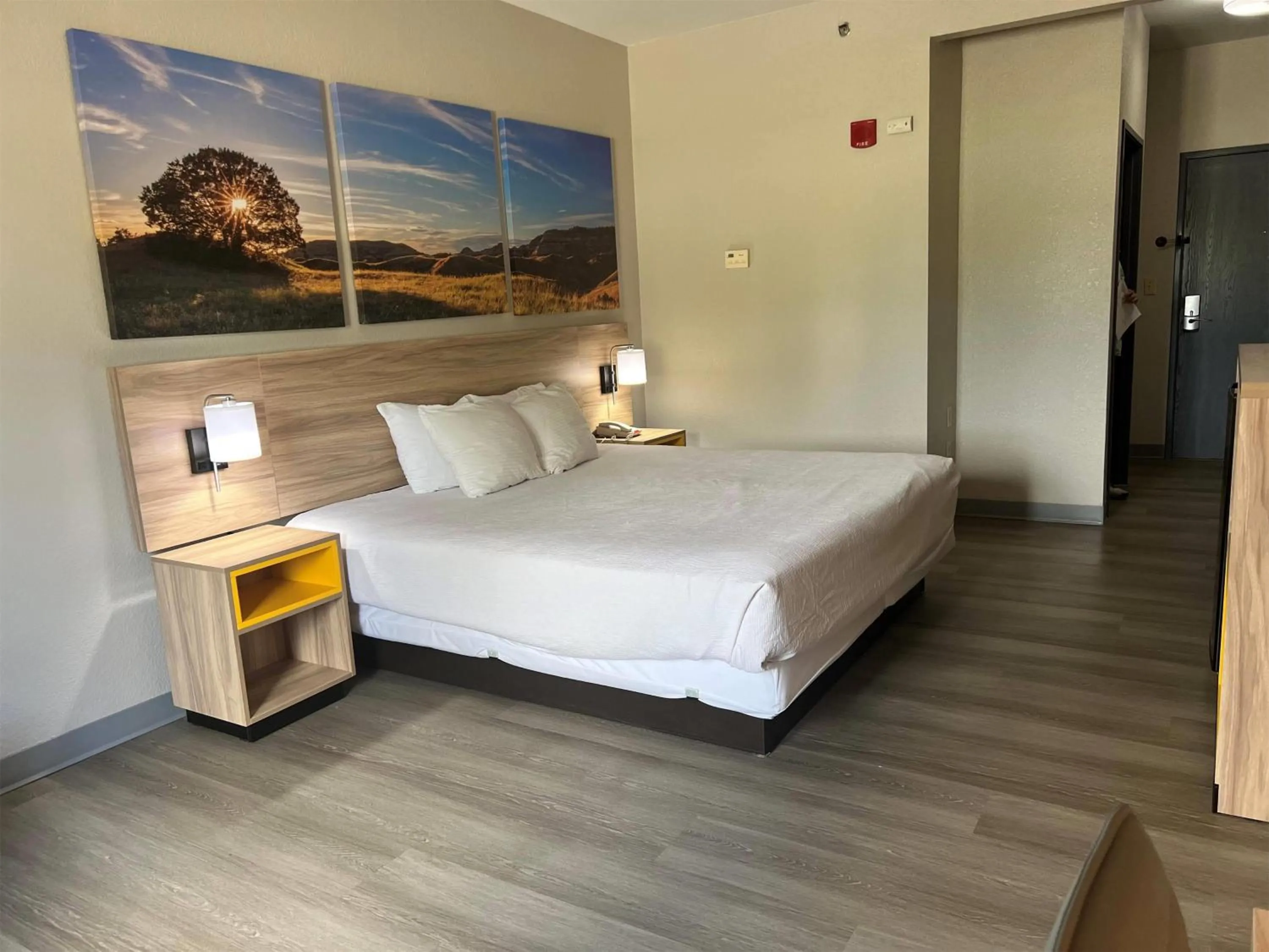 Photo of the whole room, Bed in Days Inn by Wyndham Coffeyville, Kansas