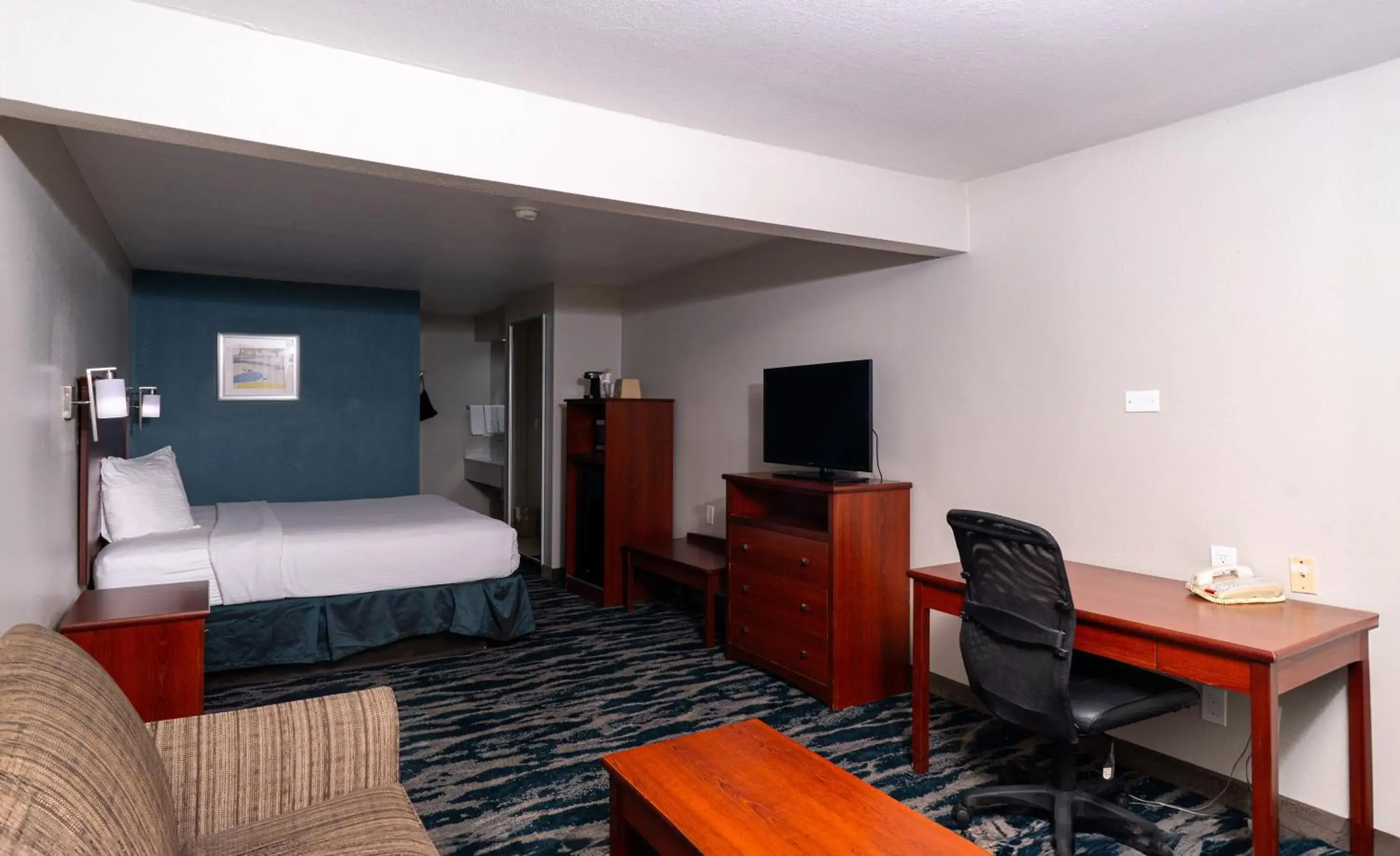 Bed in Best Western Paradise Inn Bed in Best Western Paradise Inn