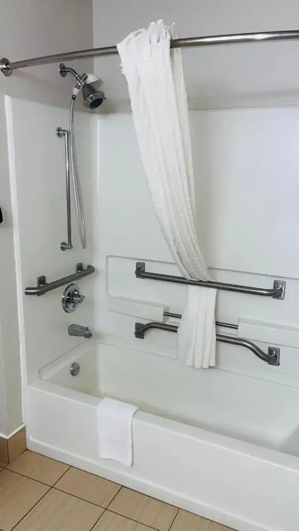 Queen Room with Bathtub - Disability Access/Non-Smoking in Best Western Paradise Inn Queen Room with Bathtub - Disability Access/Non-Smoking in Best Western Paradise Inn