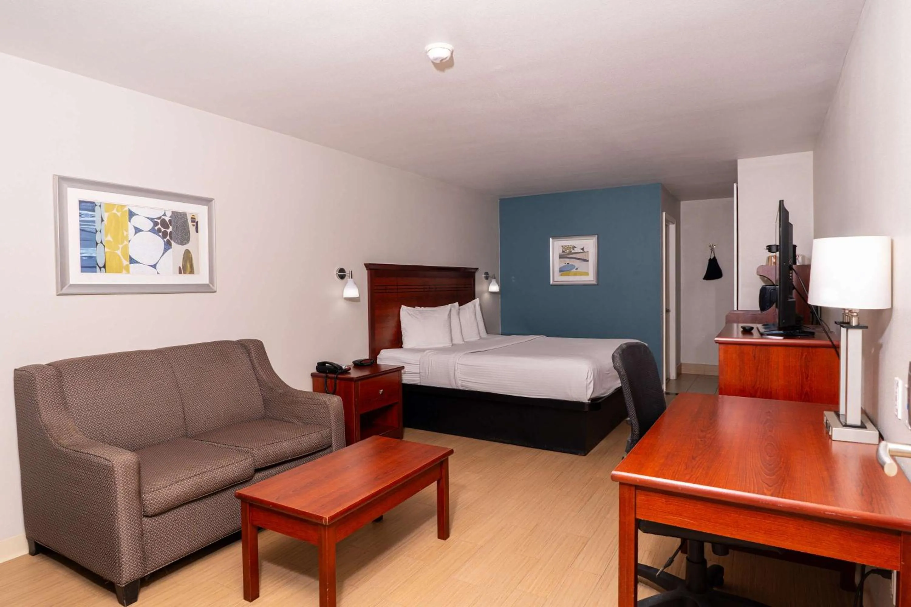 Photo of the whole room, Bed in Best Western Paradise Inn