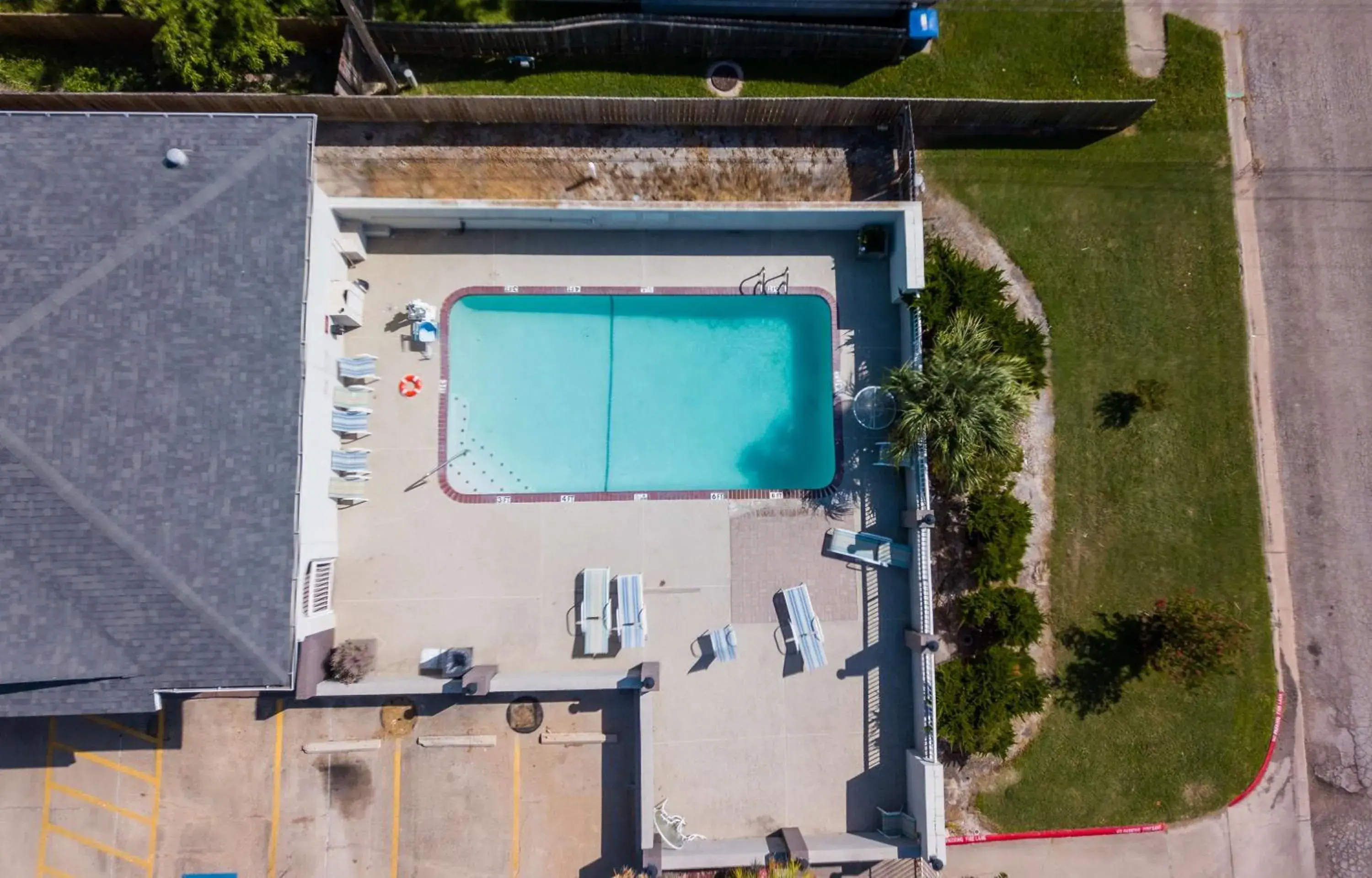 Pool view in Best Western Paradise Inn Pool view in Best Western Paradise Inn