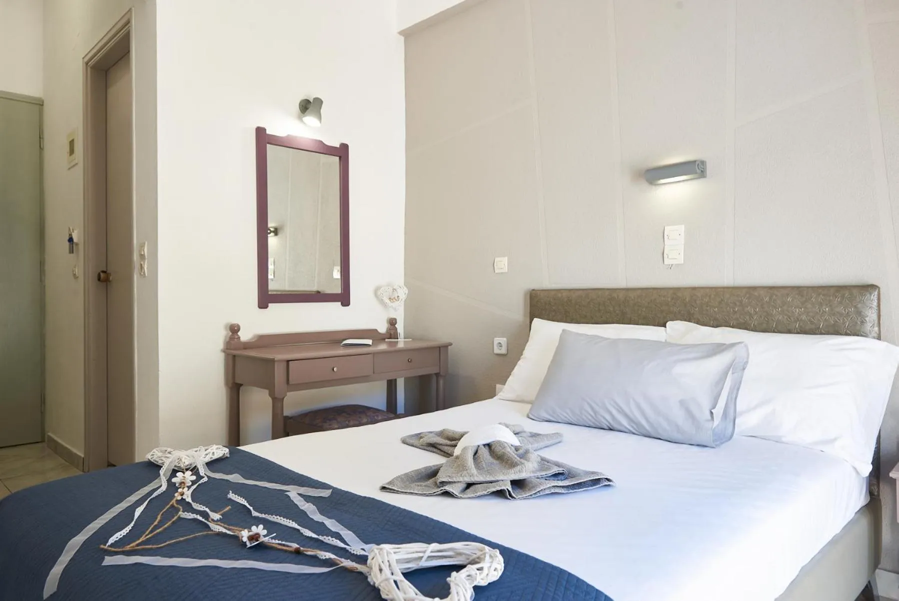 Photo of the whole room, Bed in HOTEL ATHINA