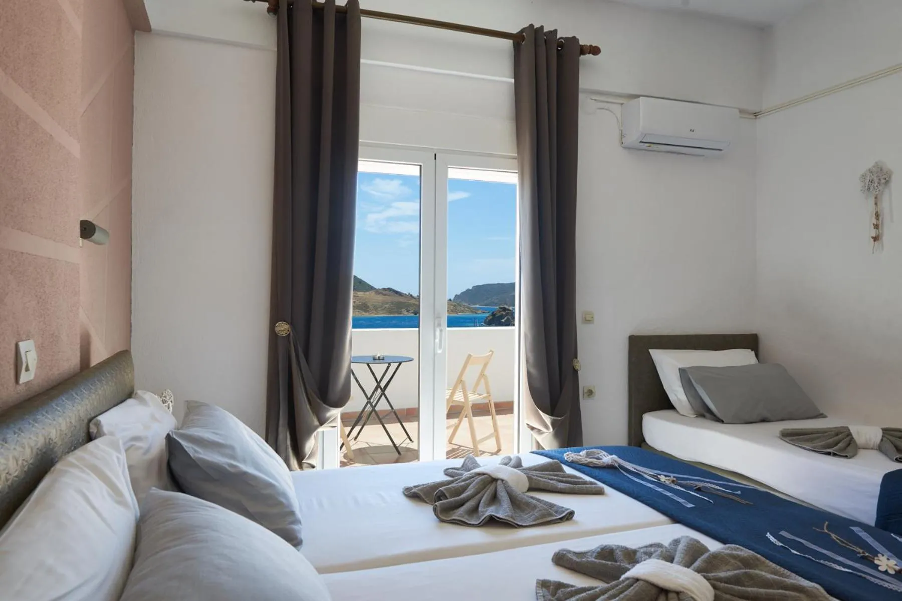 Photo of the whole room, Bed in HOTEL ATHINA