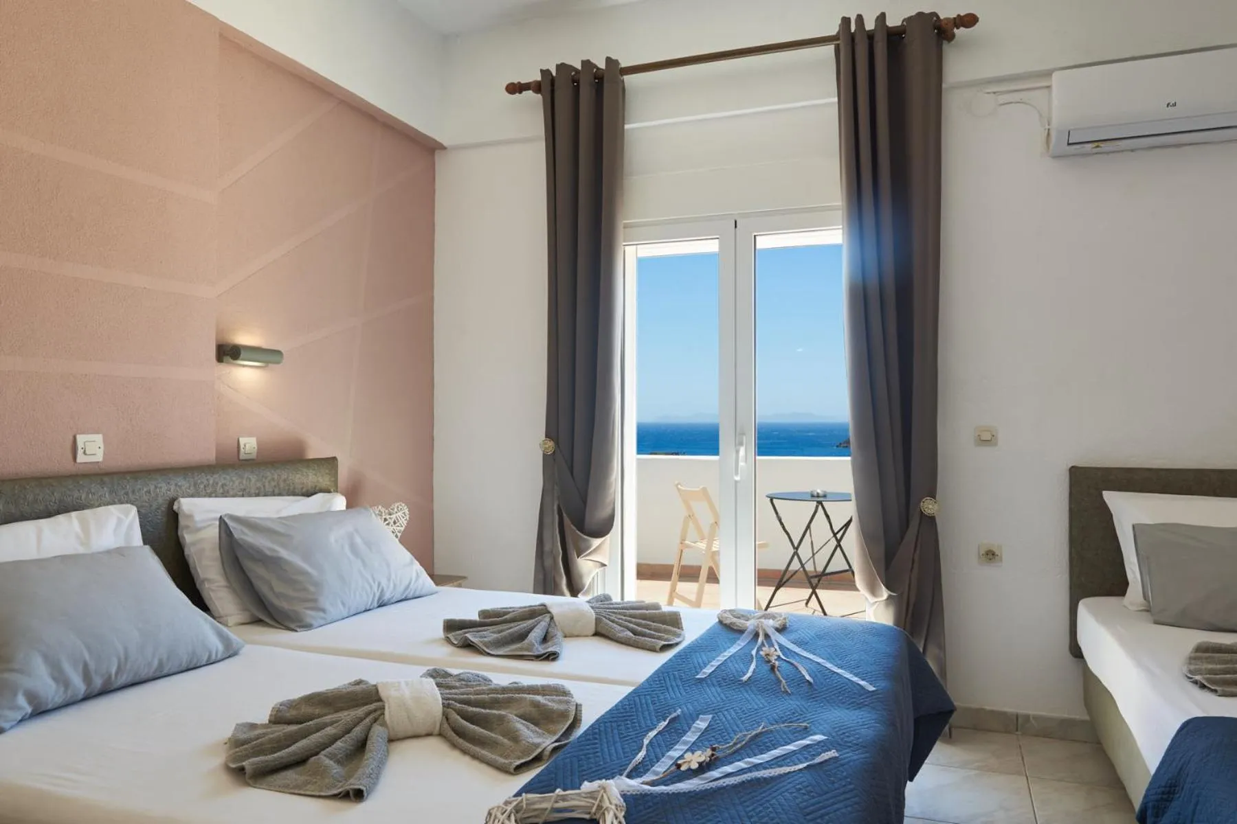 Photo of the whole room, Bed in HOTEL ATHINA