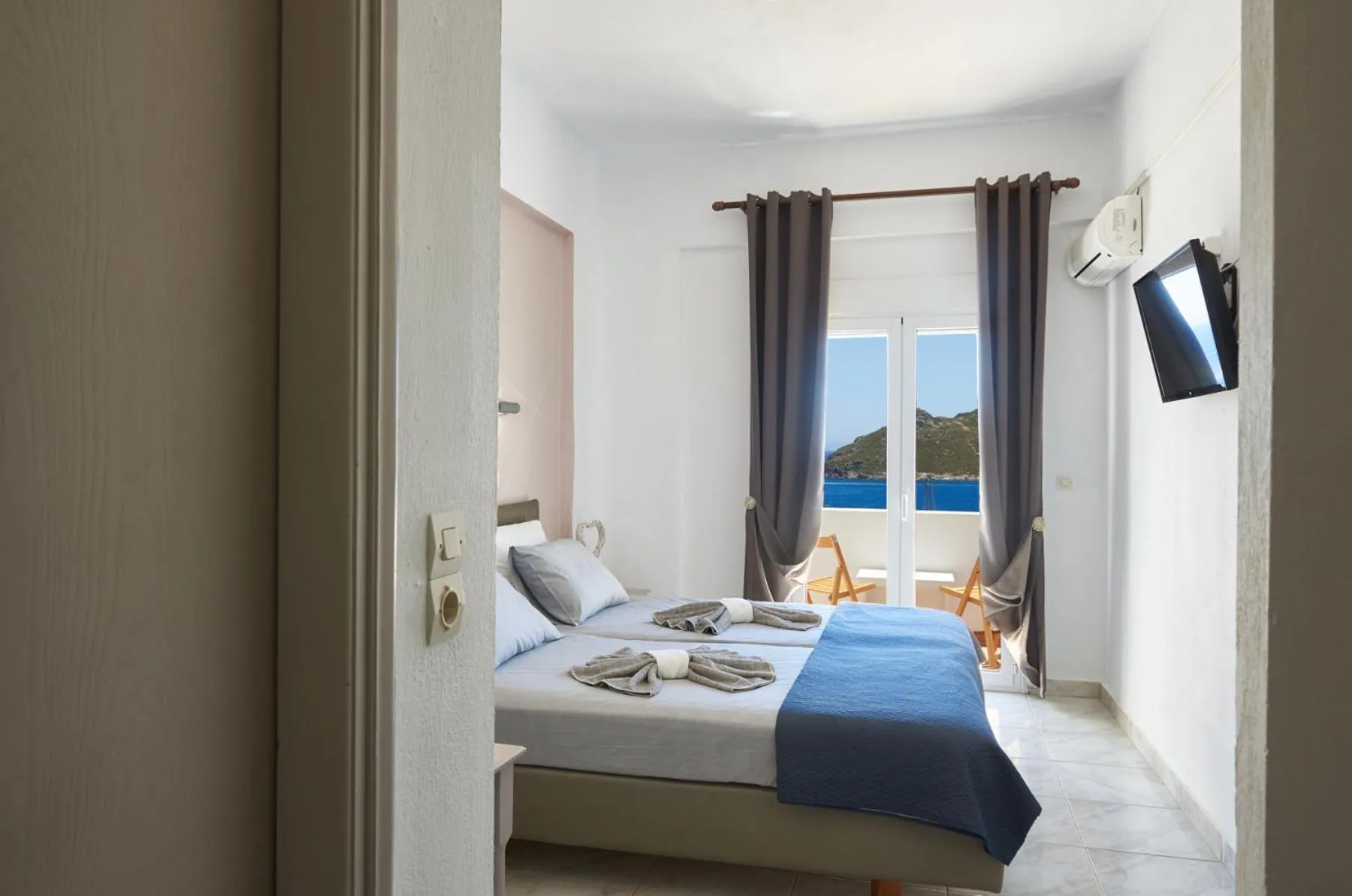 Photo of the whole room, Bed in HOTEL ATHINA