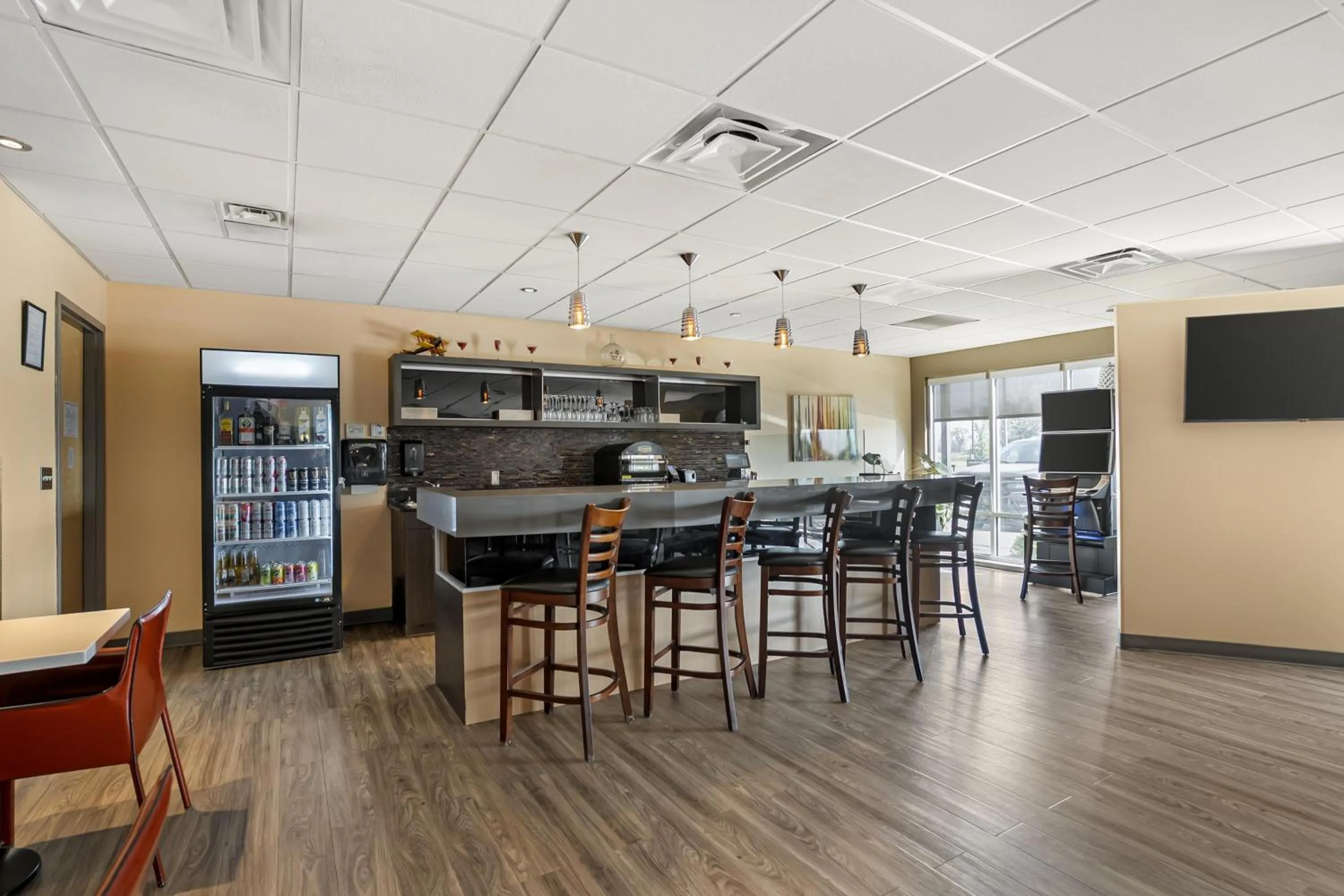 Lounge or bar in Best Western Plus Airport Inn & Suites
