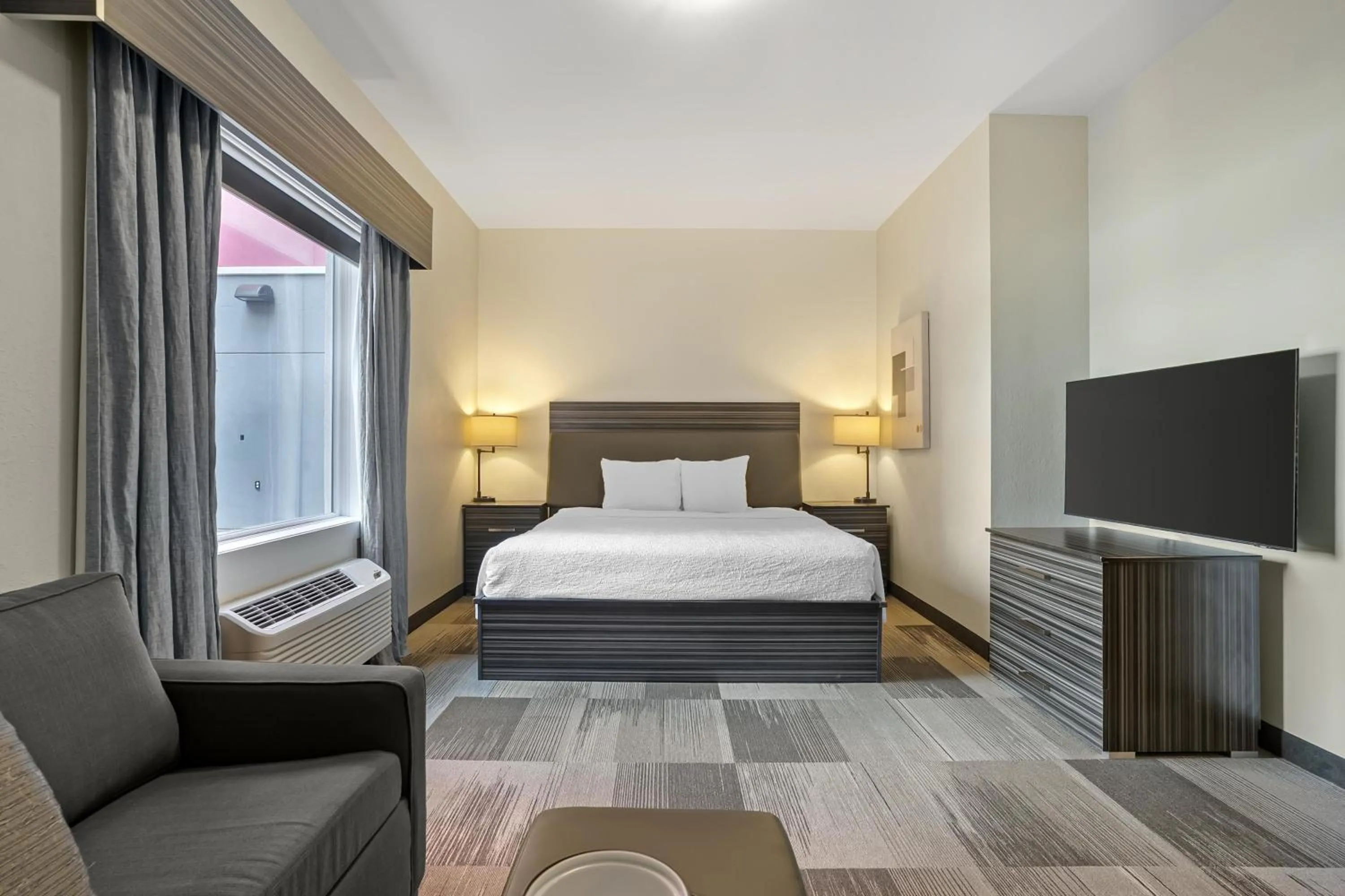 Bedroom, Bed in Best Western Plus Airport Inn & Suites