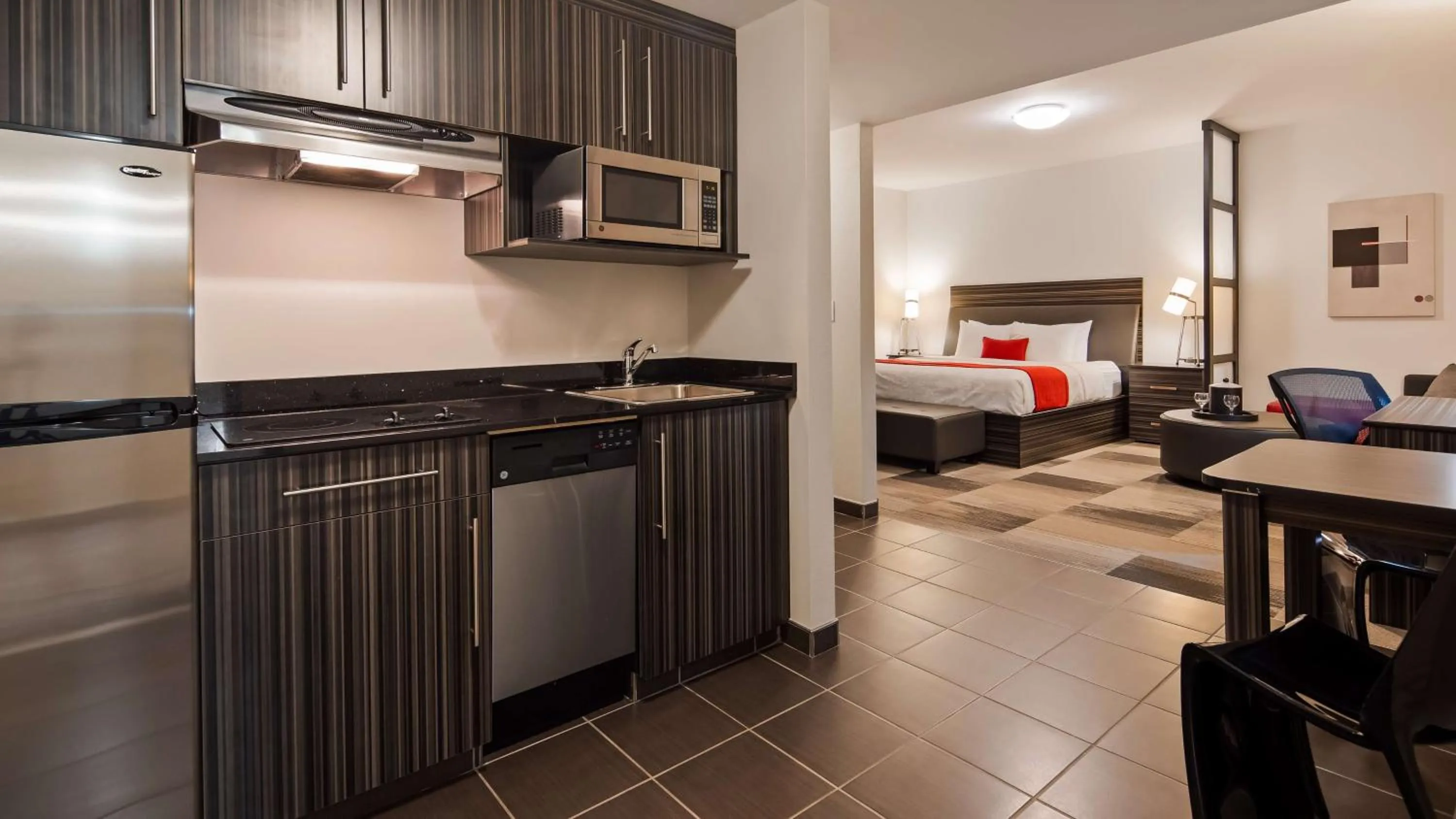 Bedroom, Bed in Best Western Plus Airport Inn & Suites