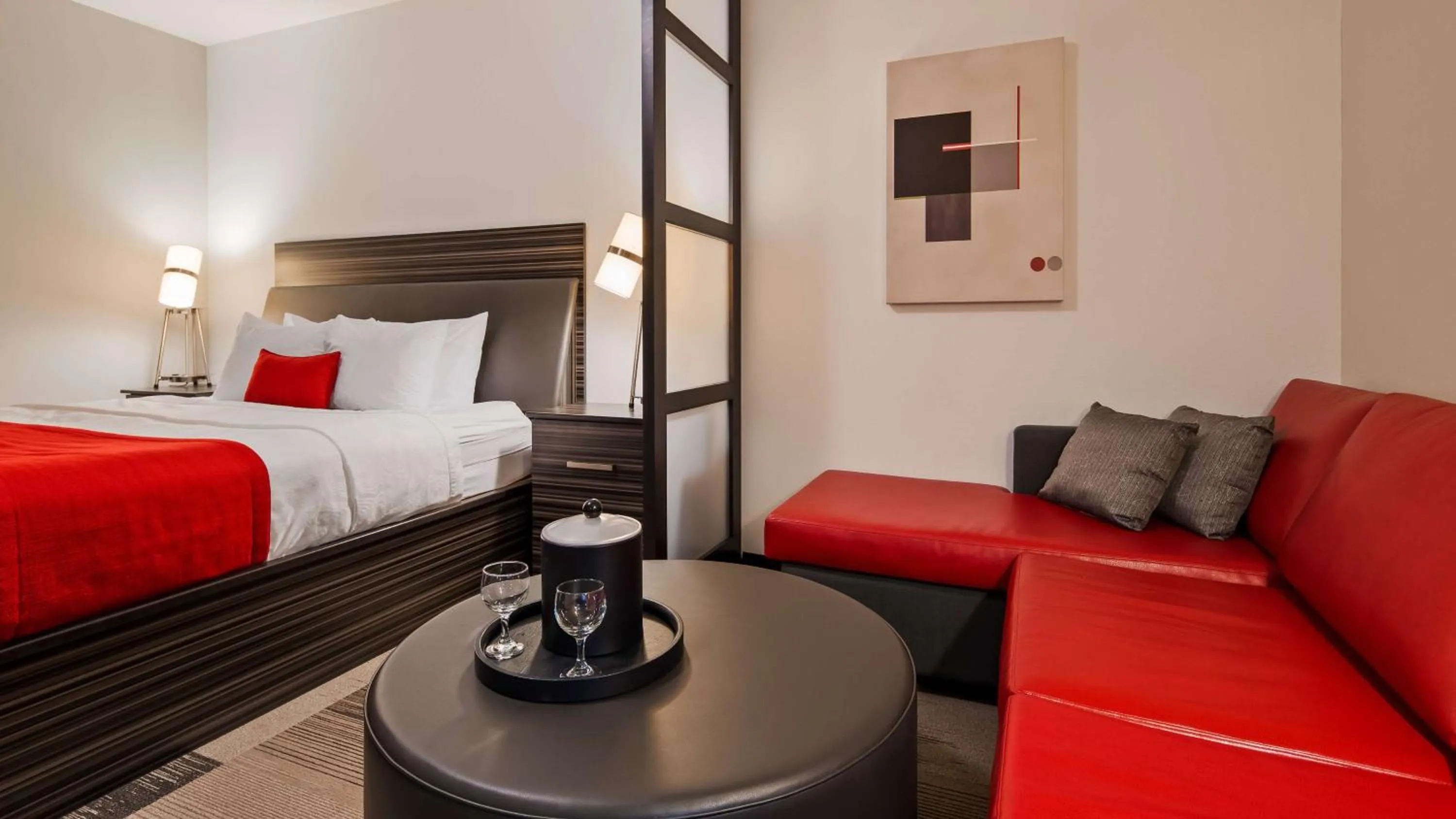 Bedroom, Bed in Best Western Plus Airport Inn & Suites