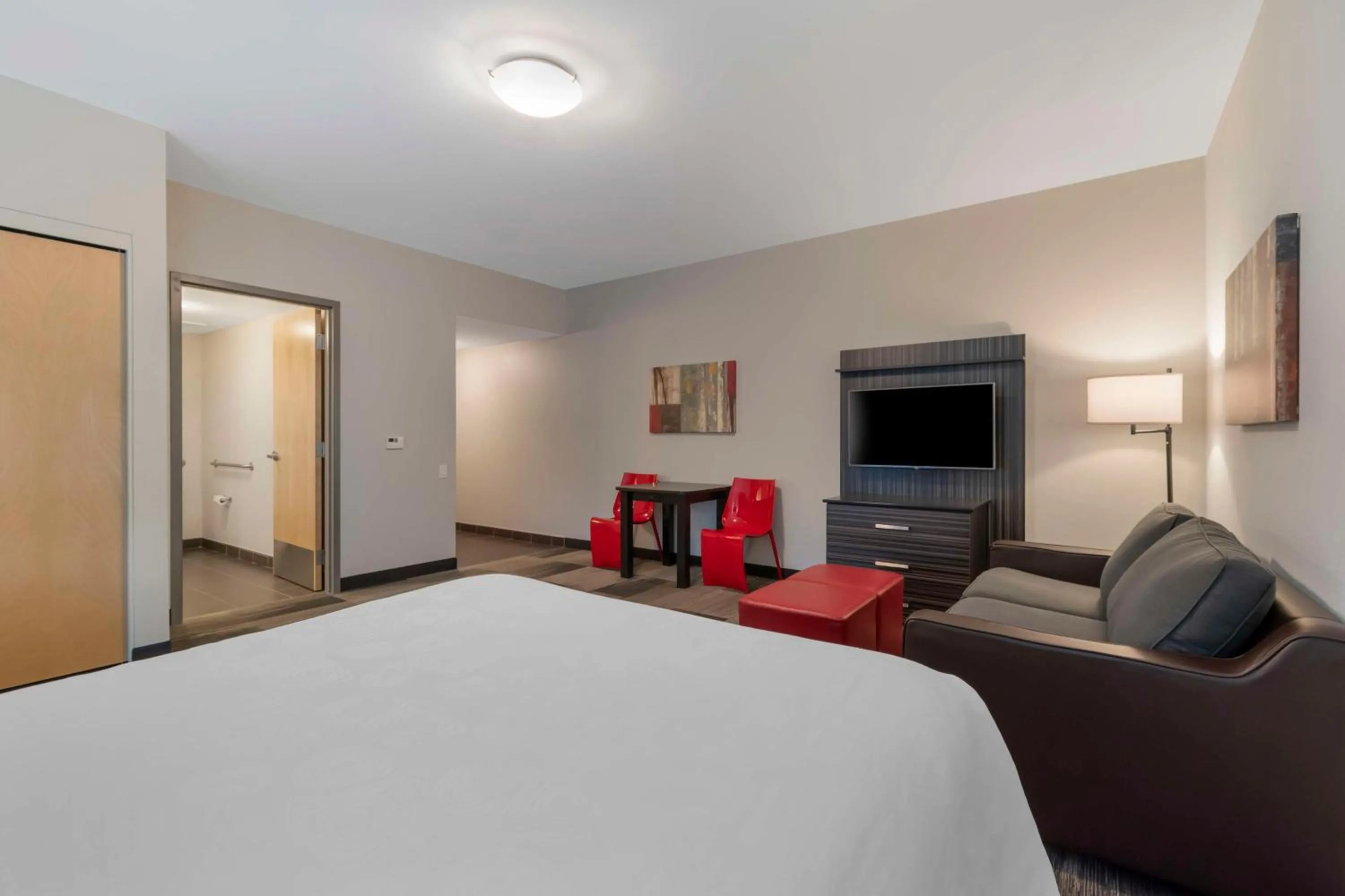 Bedroom, Bed in Best Western Plus Airport Inn & Suites