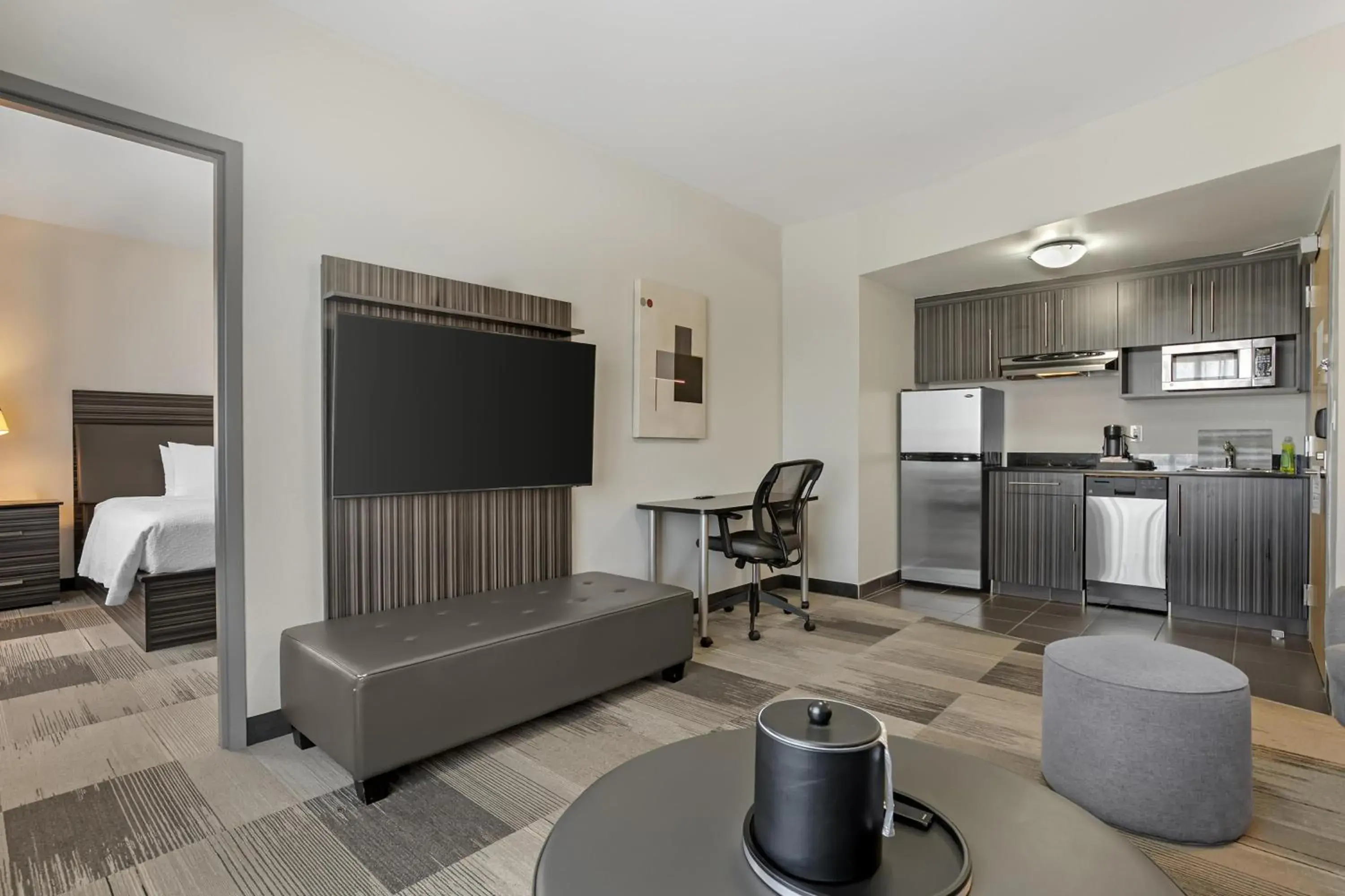 One-Bedroom King Suite with Sofa Bed in Best Western Plus Airport Inn & Suites One-Bedroom King Suite with Sofa Bed in Best Western Plus Airport Inn & Suites