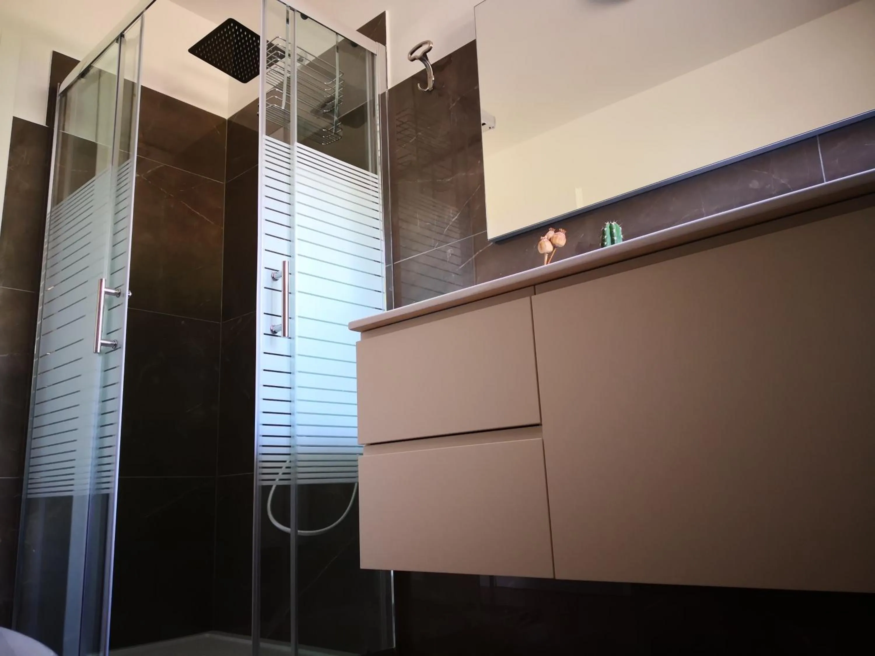 Shower in B&B Esmeralda