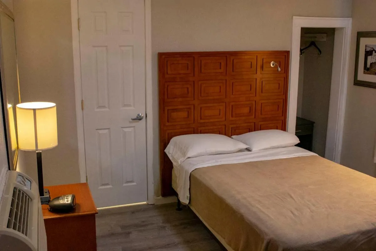 Bed in SOUTHERN STAR INN