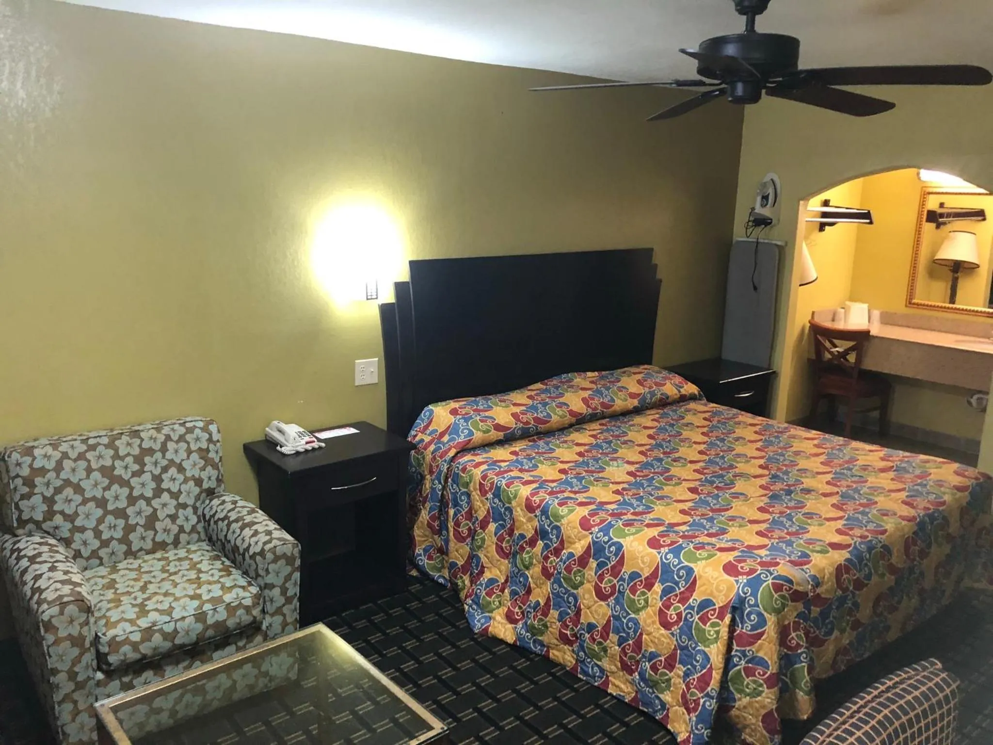 Bed in Kings Inn Mexia