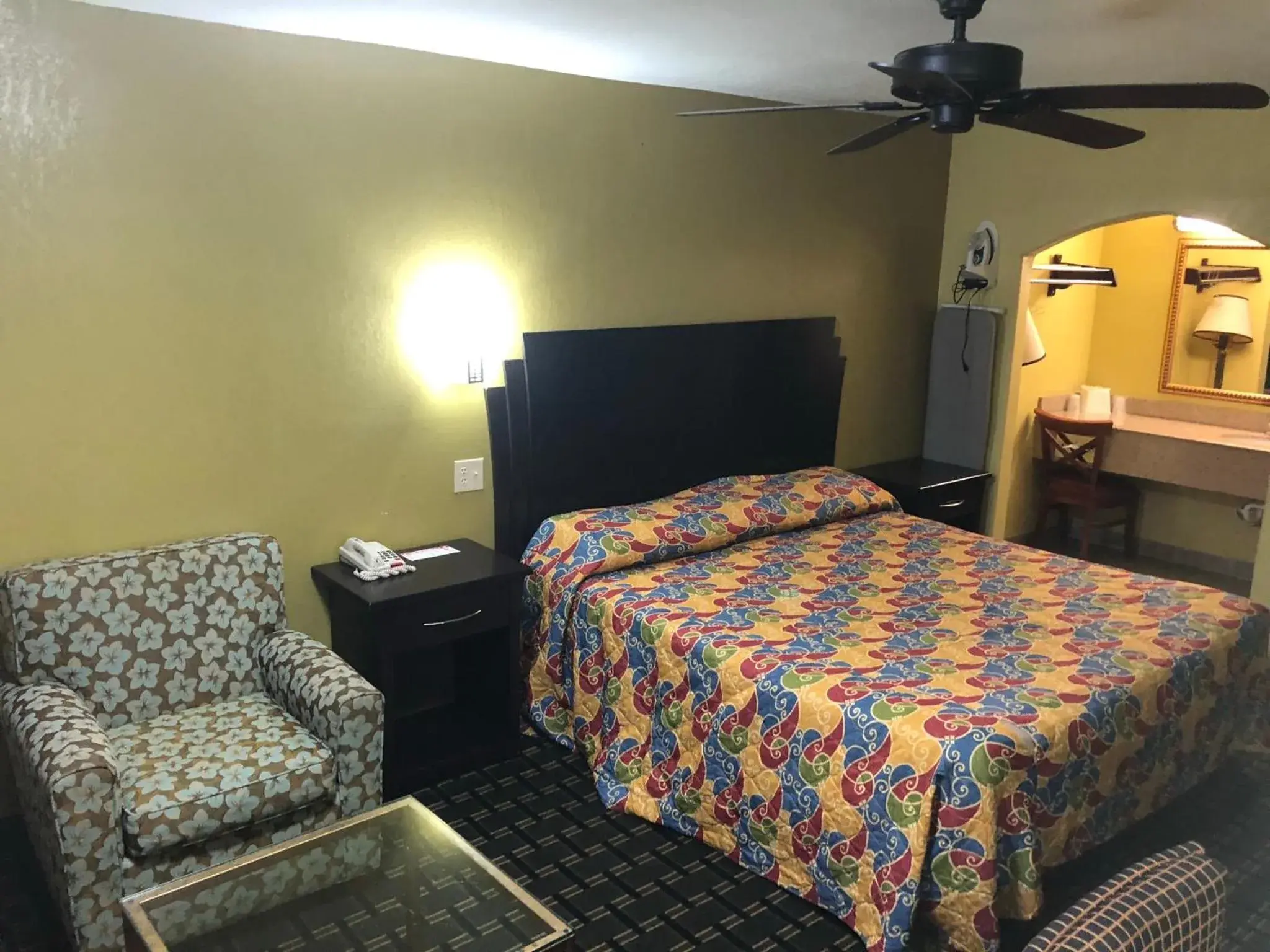 Bed in Kings Inn Mexia