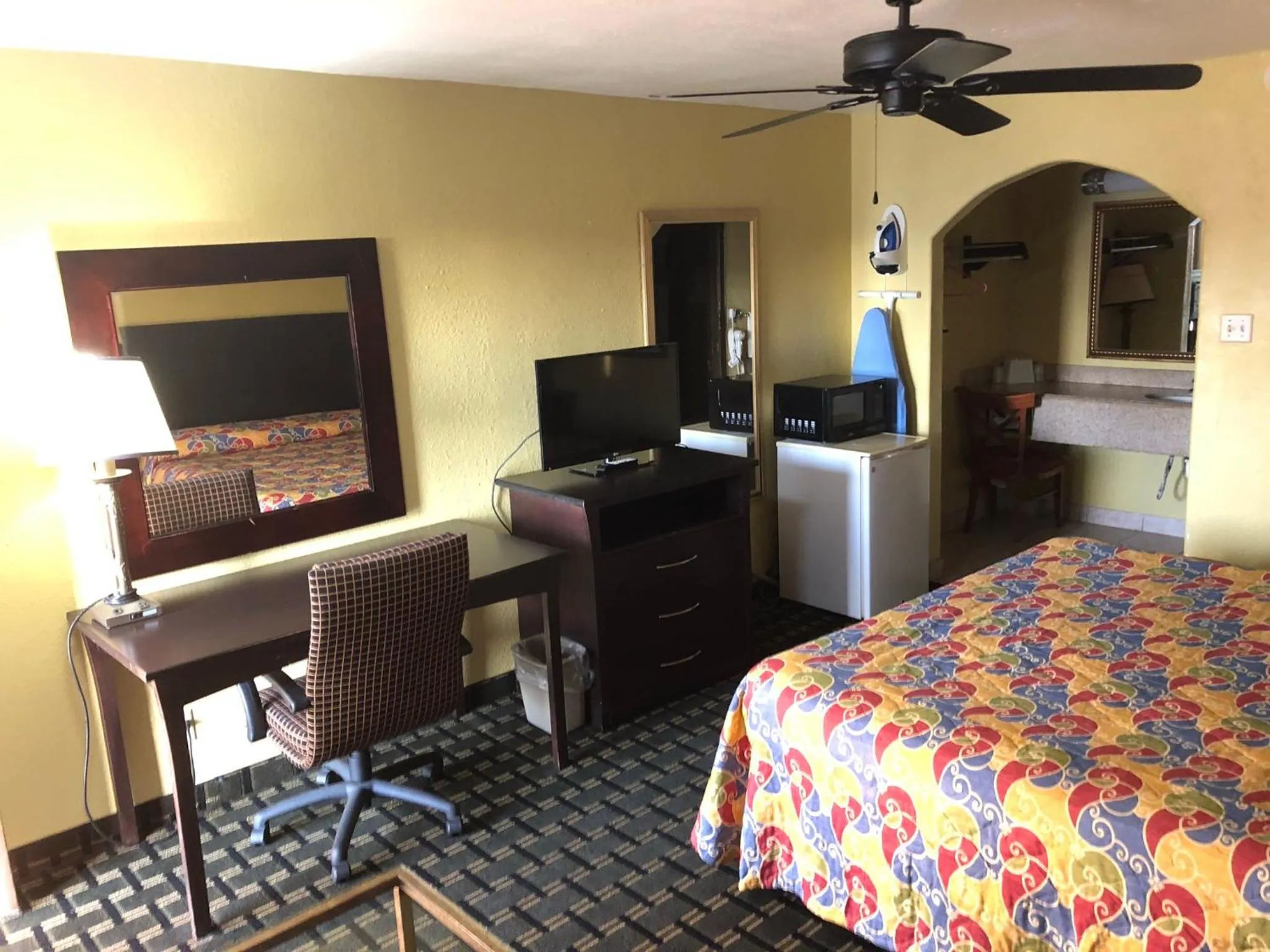 Bed in Kings Inn Mexia