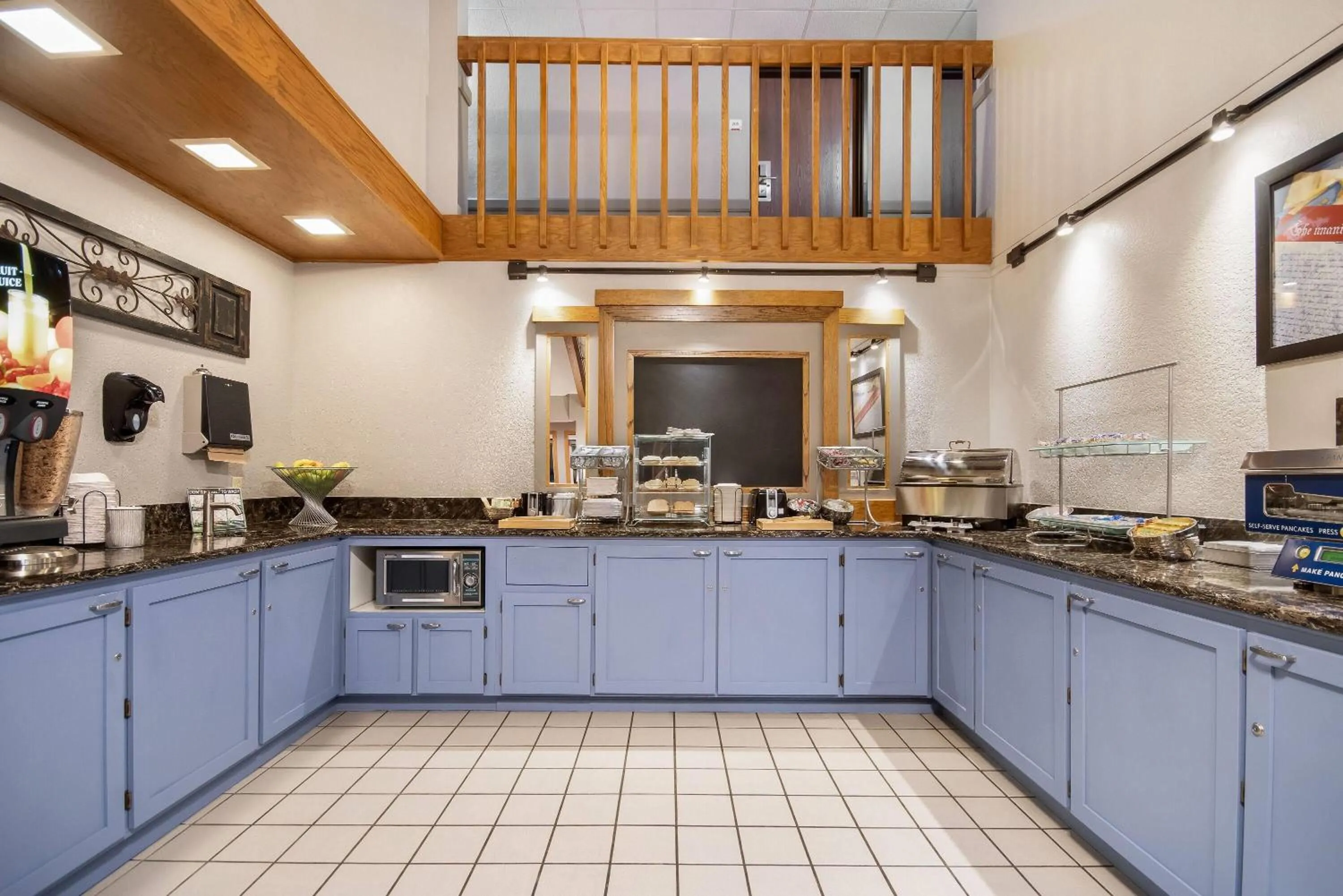 Restaurant/places to eat in AmericInn by Wyndham St. Peter