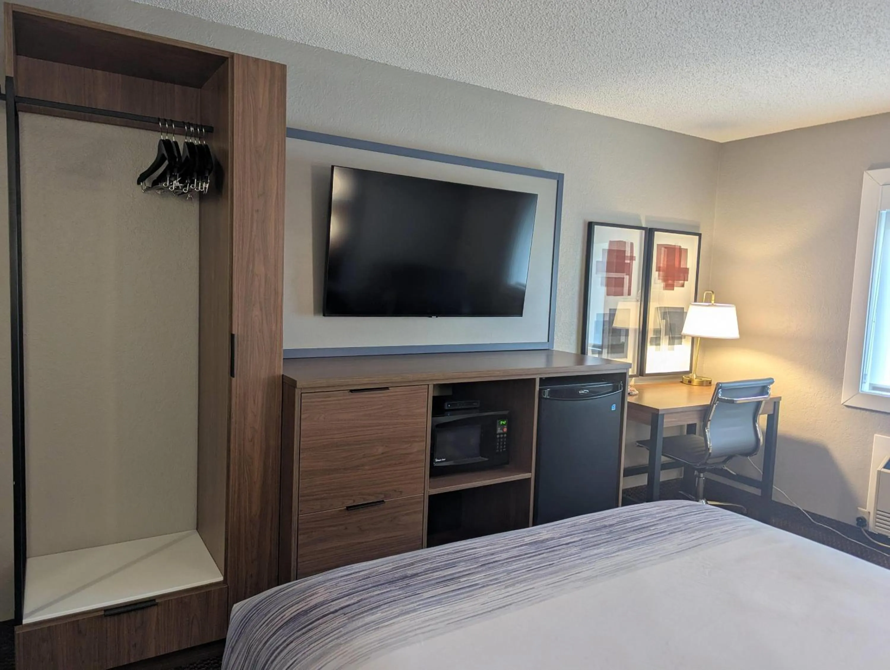 Photo of the whole room, Bed in AmericInn by Wyndham St. Peter