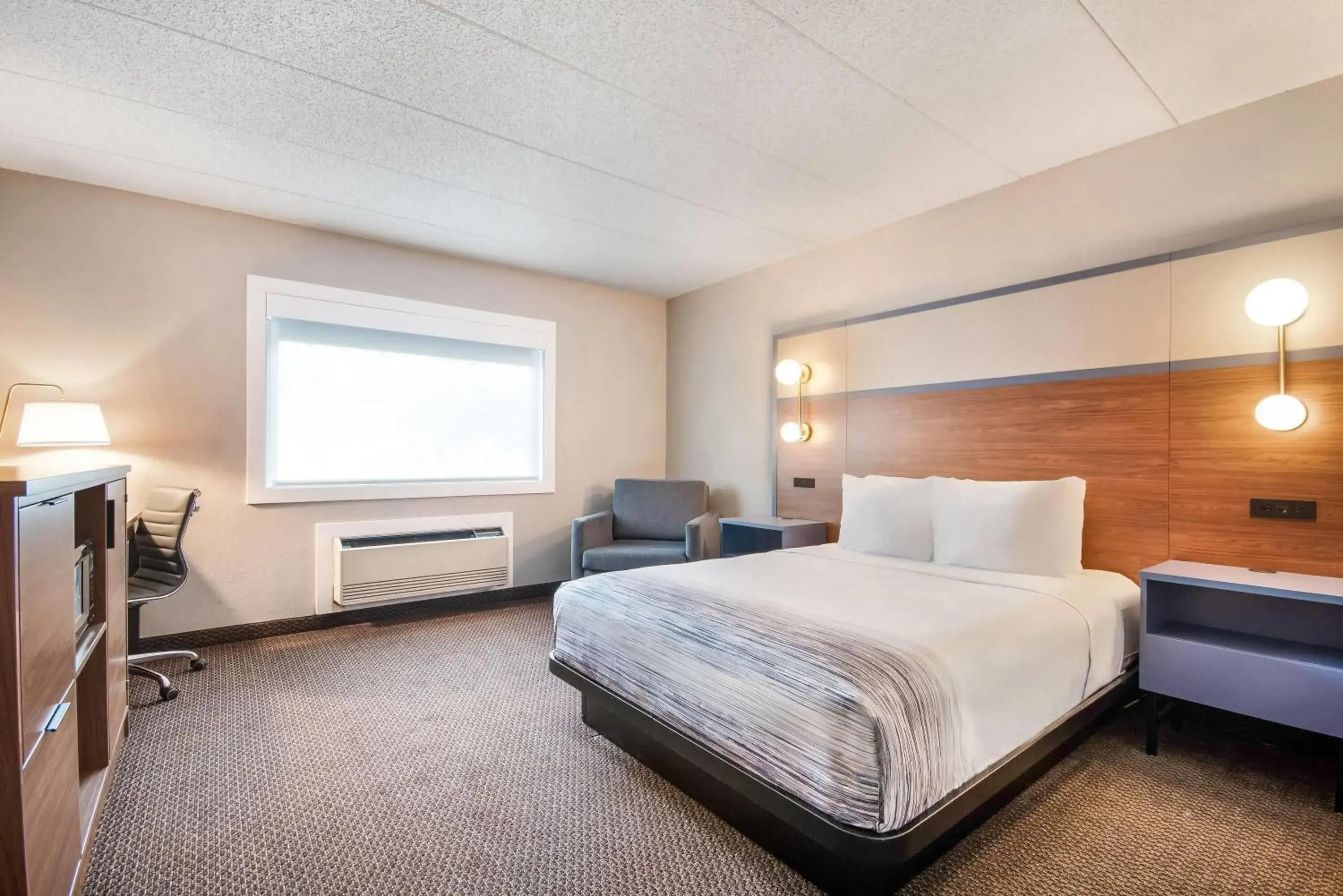 Queen Room - Mobility Access/Non-Smoking in AmericInn by Wyndham St. Peter Queen Room - Mobility Access/Non-Smoking in AmericInn by Wyndham St. Peter