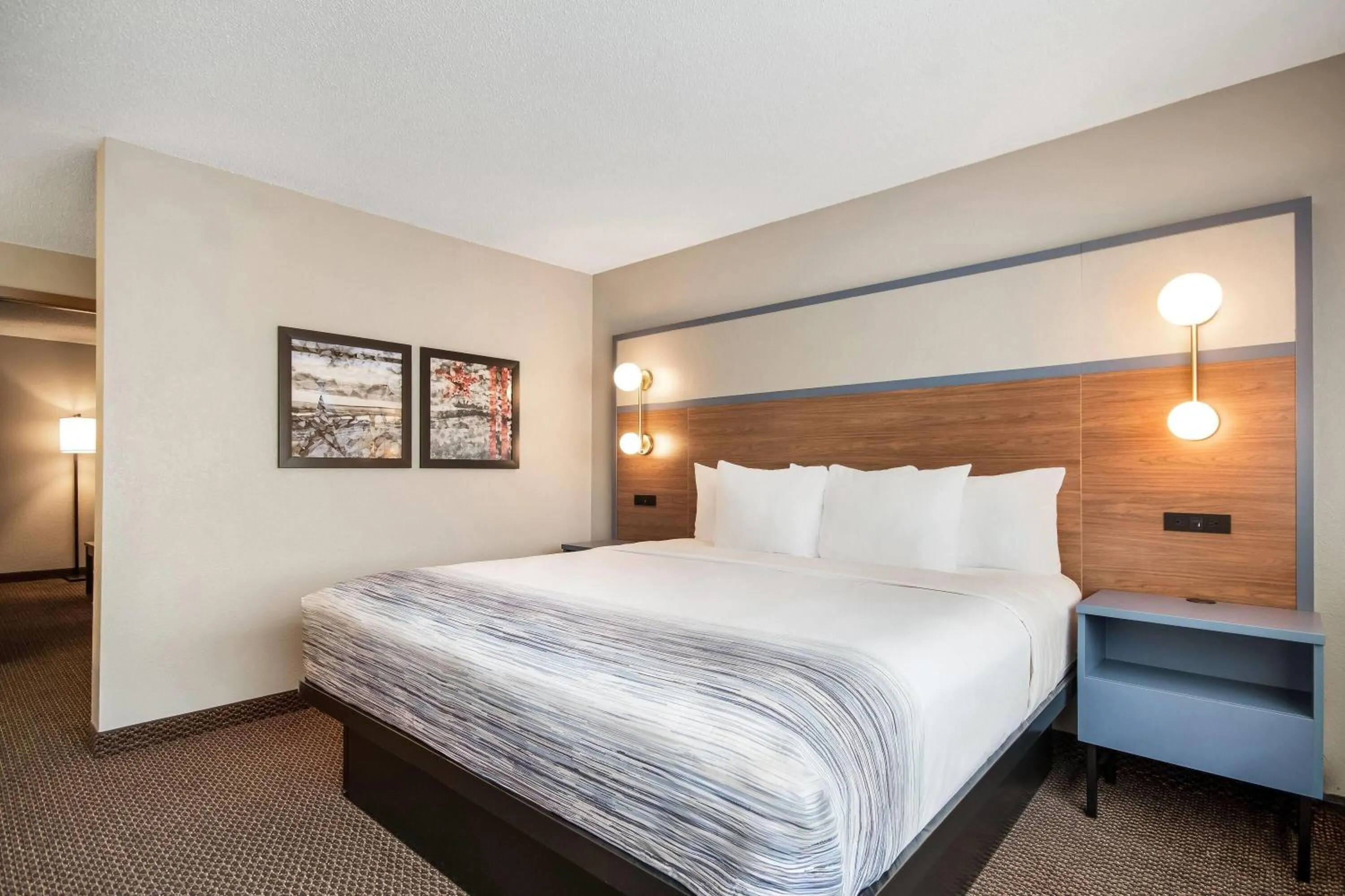 Photo of the whole room, Bed in AmericInn by Wyndham St. Peter