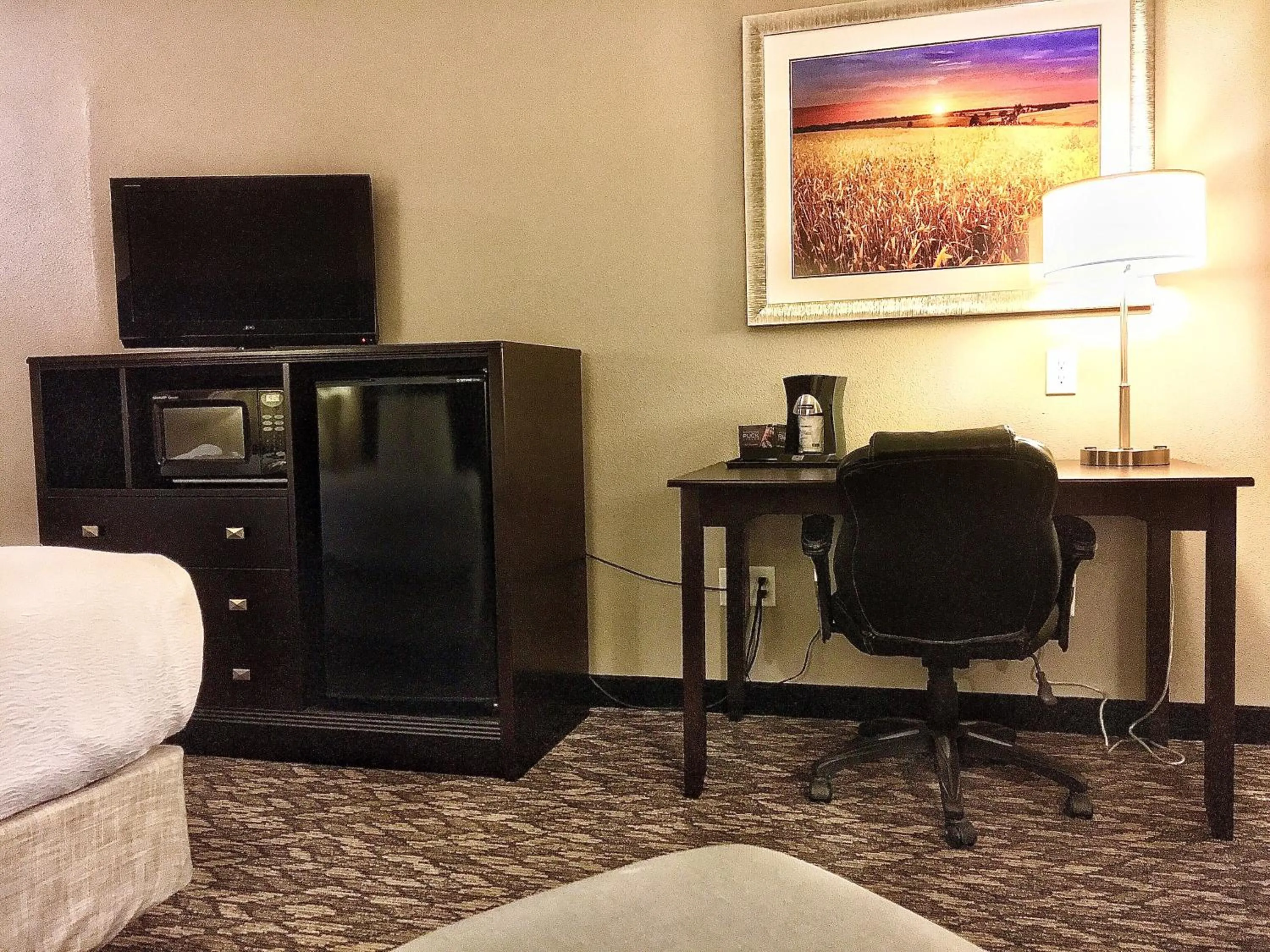 TV and multimedia in Best Western Wheatland Inn