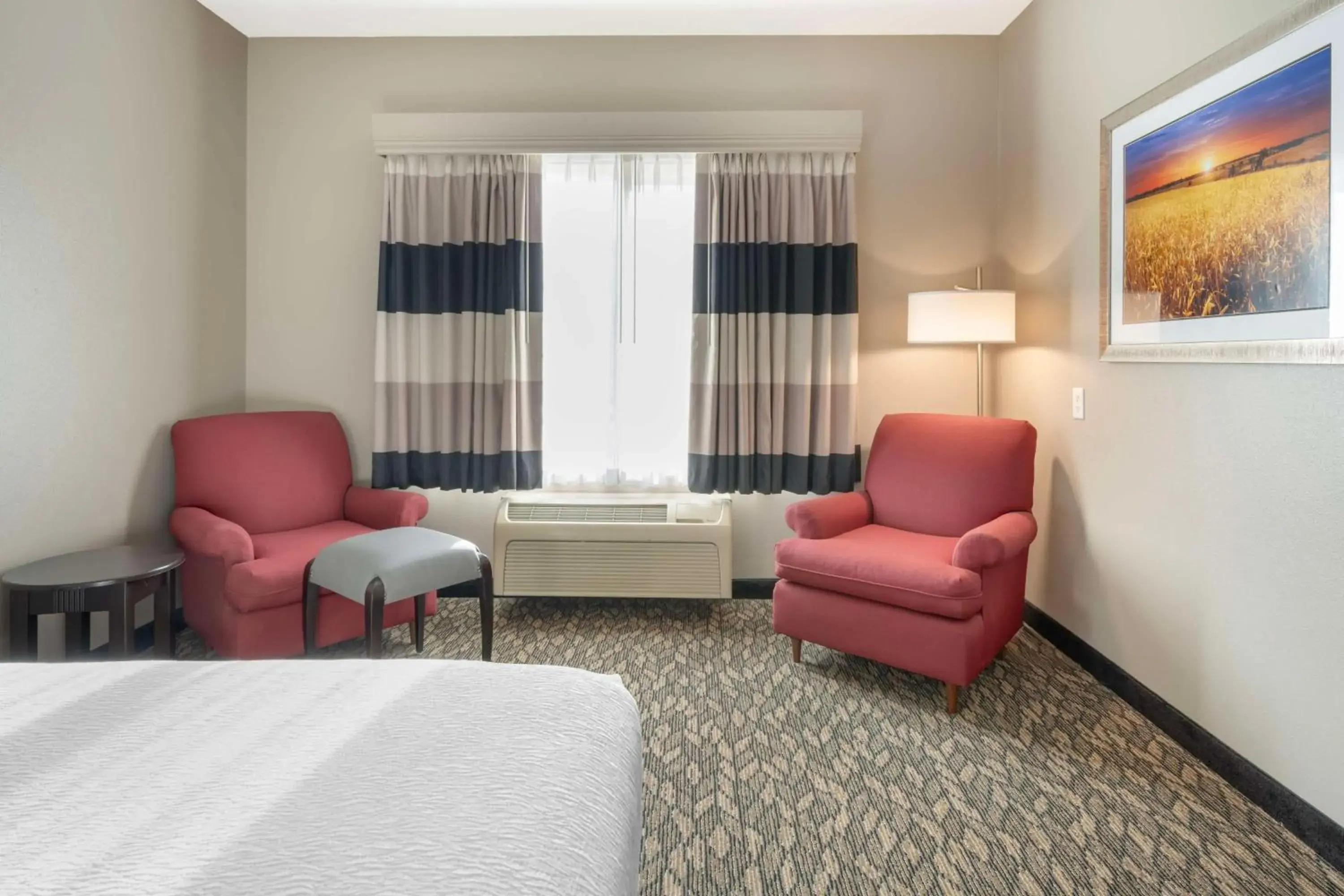 Seating area, Bed in Best Western Wheatland Inn Seating area, Bed in Best Western Wheatland Inn