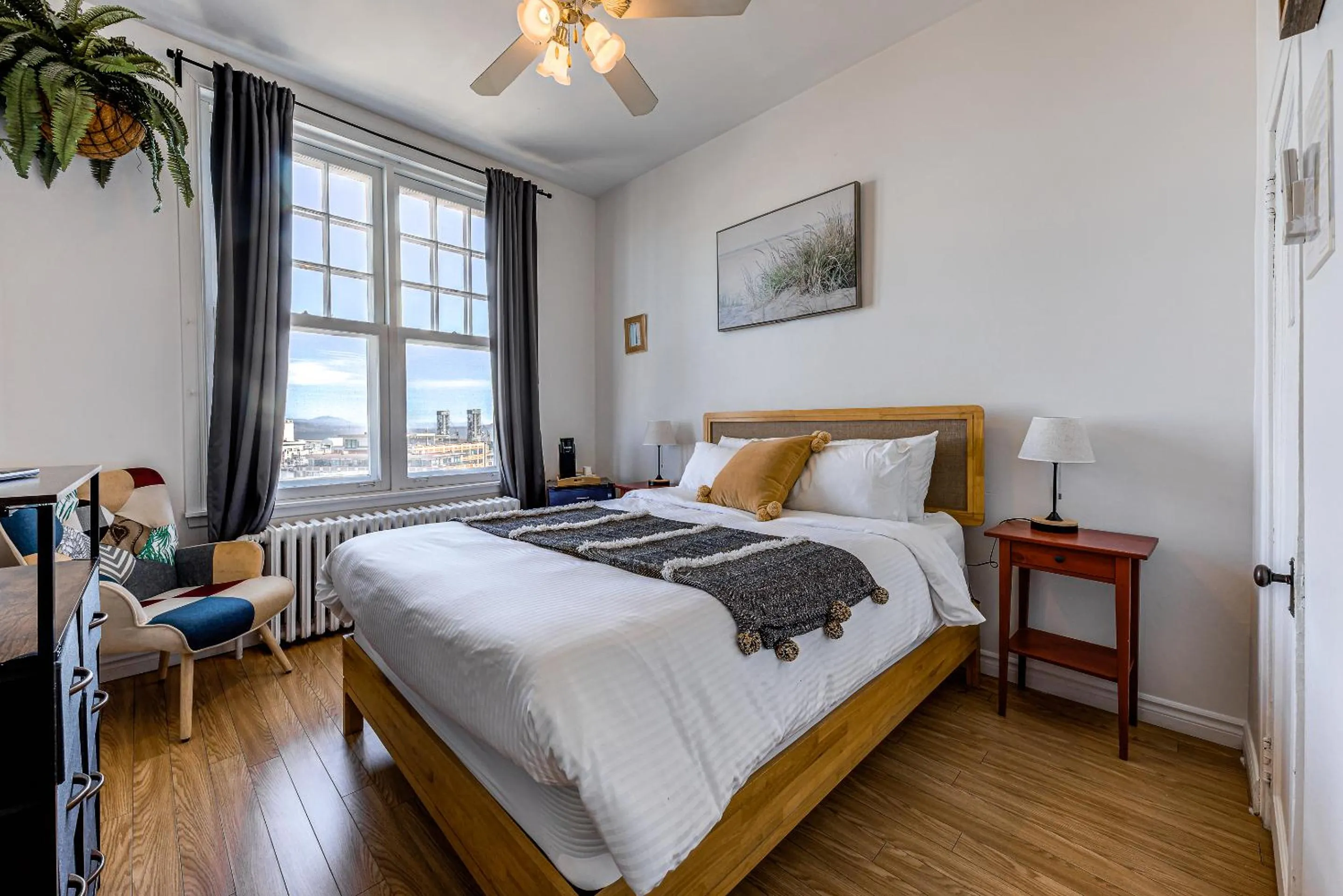 Standard Queen Room in North House - Hôtel Automatisé Manoir des Remparts