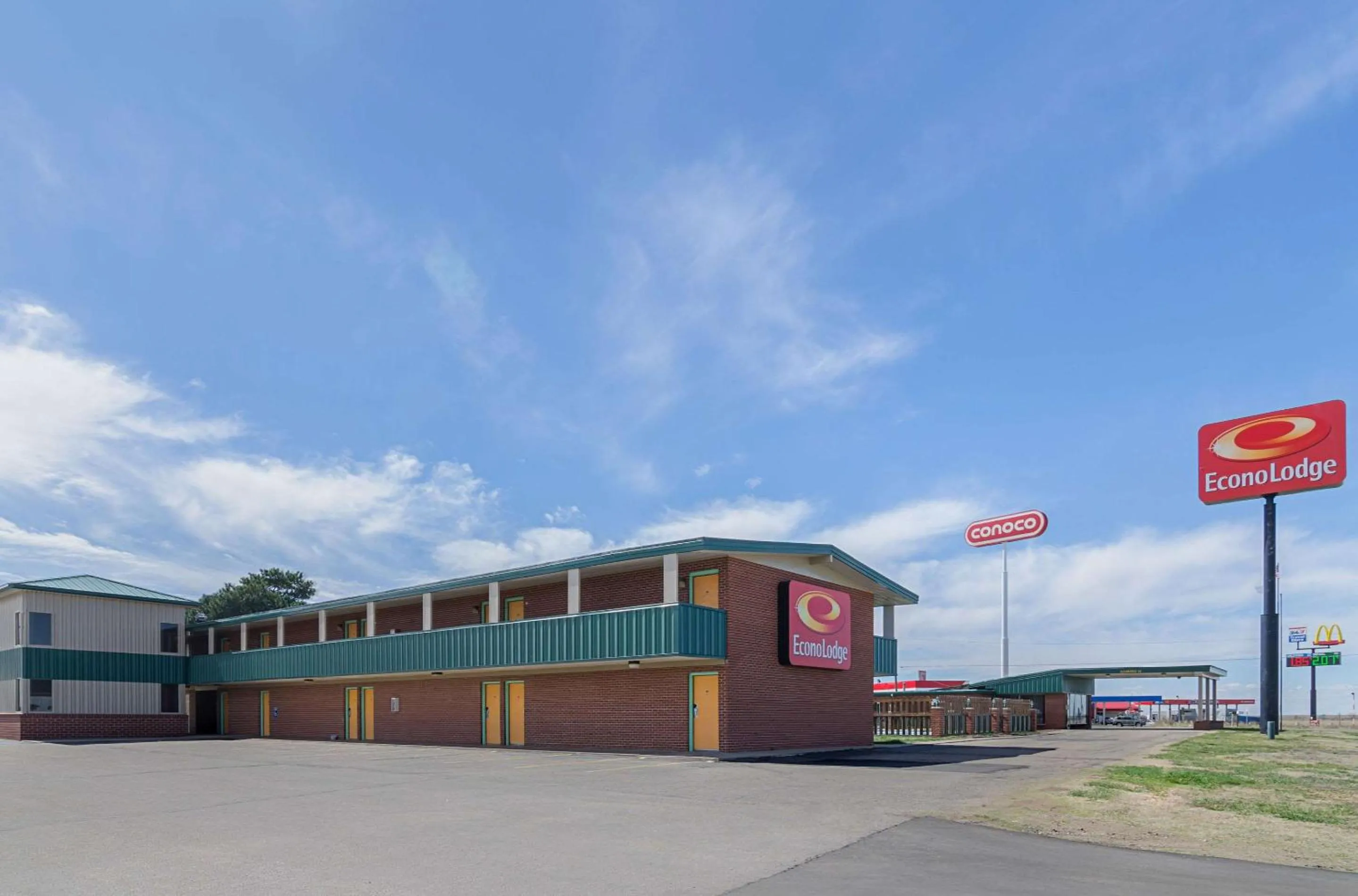 Property Building in Econo Lodge Wakeeney