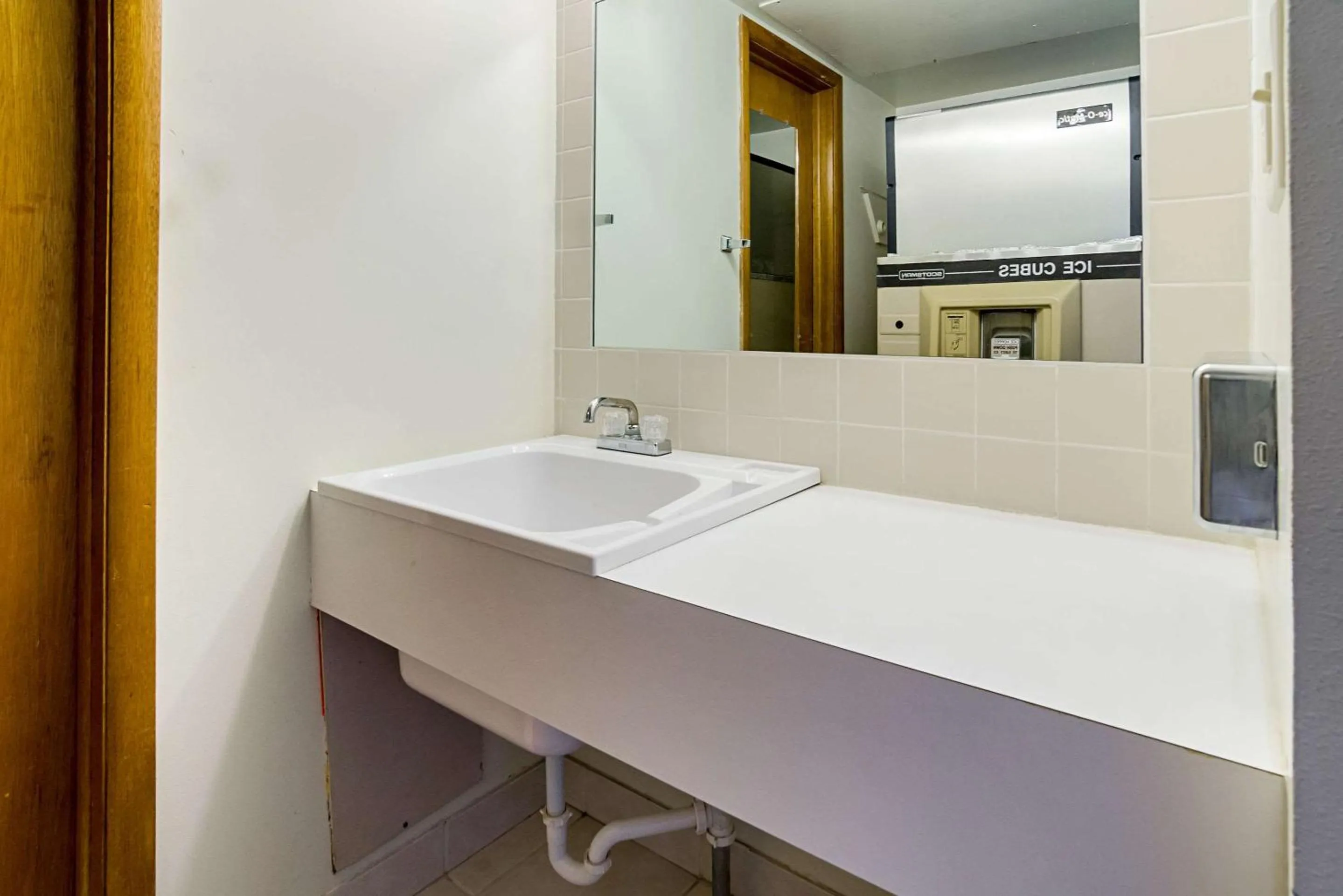 Other, Bathroom in Econo Lodge Wakeeney