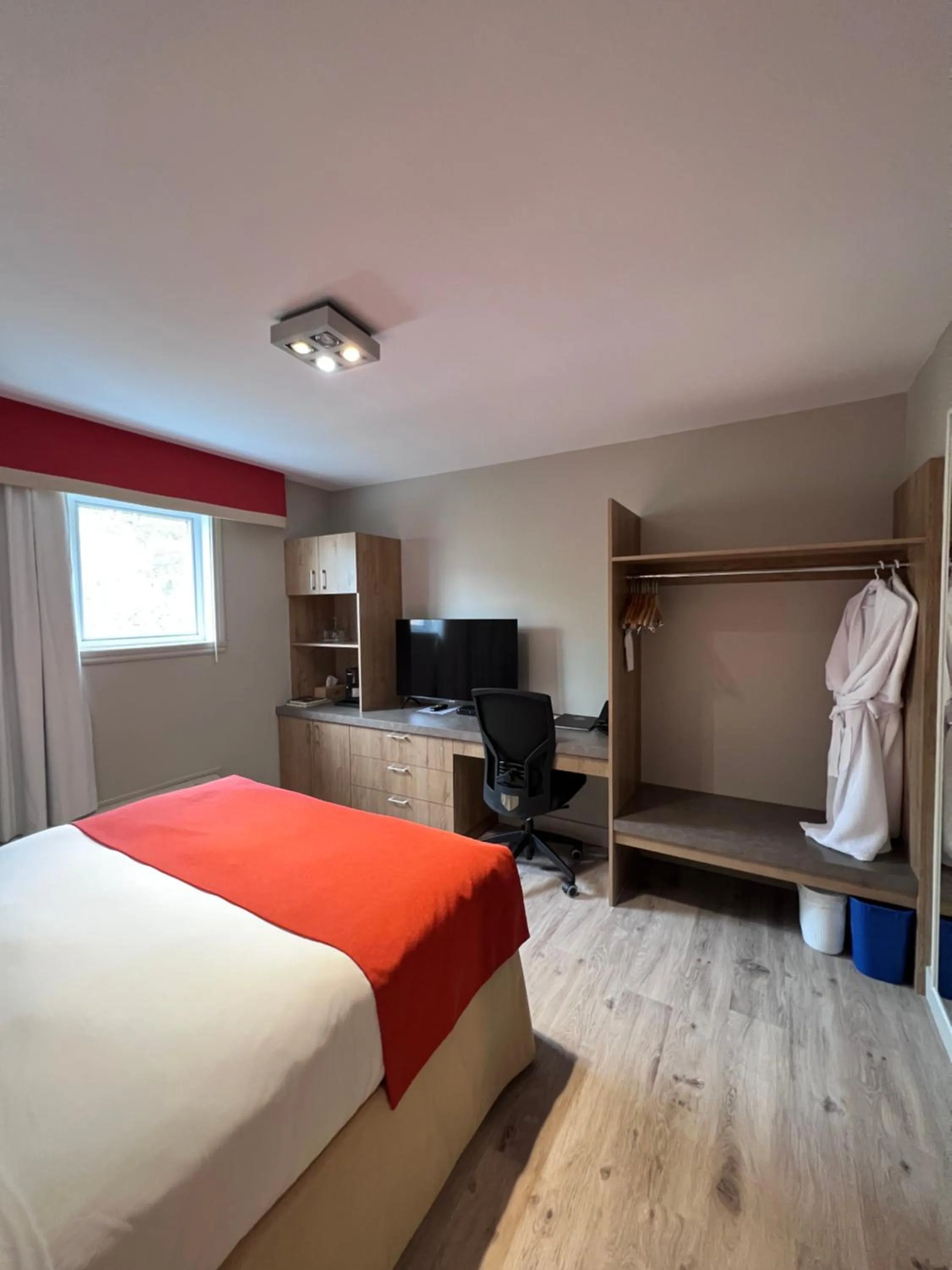 Photo of the whole room, Bed in Manoir Belle Plage