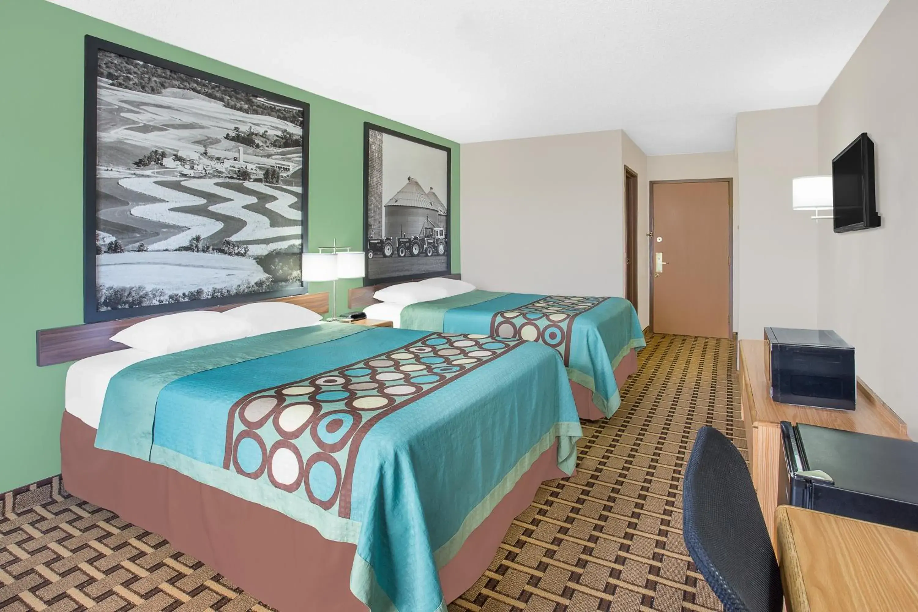 Photo of the whole room in Super 8 by Wyndham Beaver Dam Photo of the whole room in Super 8 by Wyndham Beaver Dam