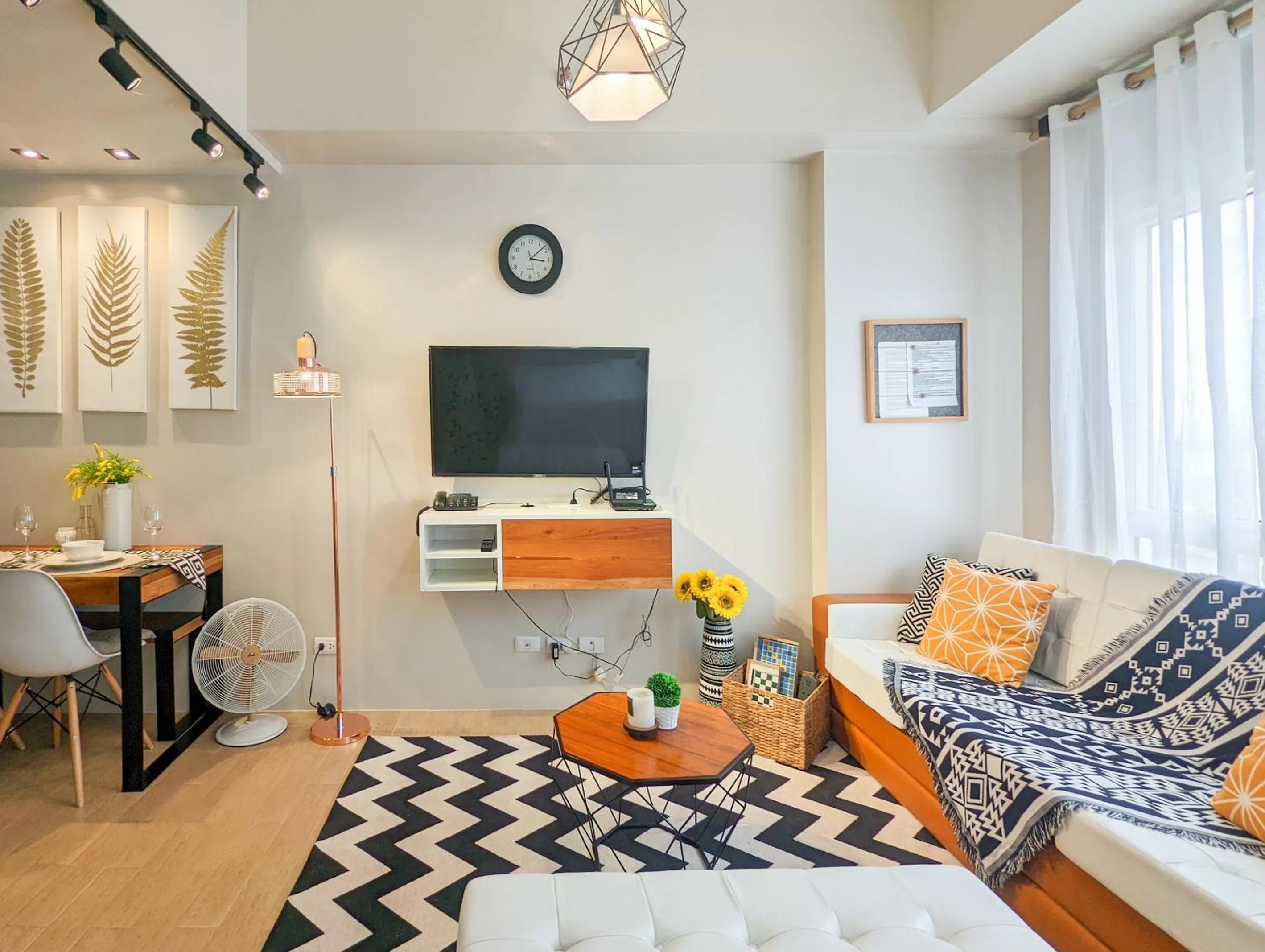 Communal lounge/ TV room in Studio Condo NAIA Airport Terminal 3 Newport City Casino