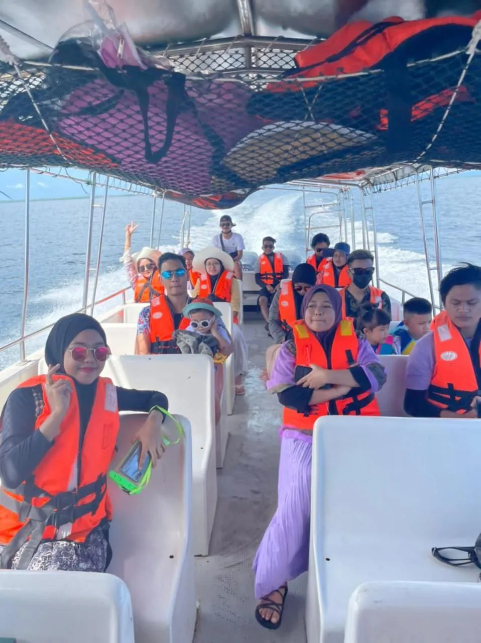 Day in Mabul Backpackers