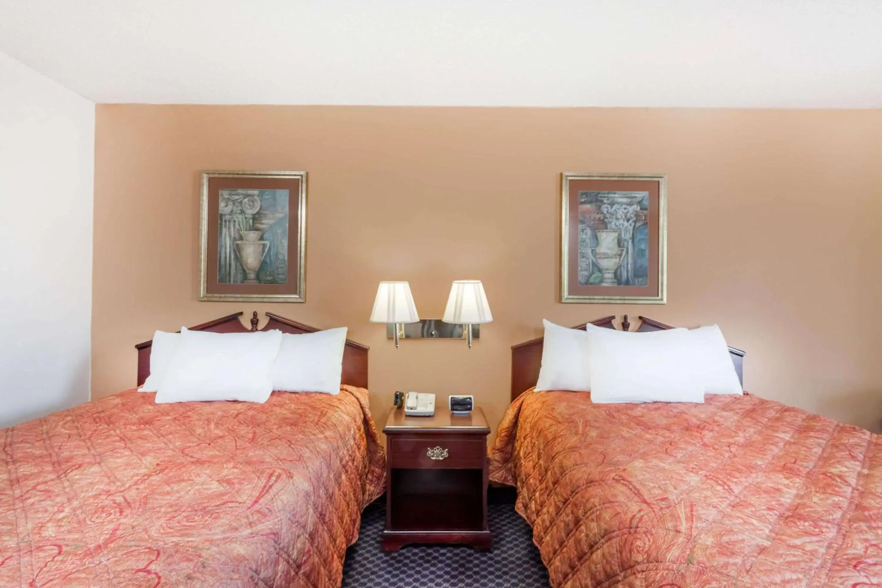 Photo of the whole room, Bed in Days Inn by Wyndham Martin Photo of the whole room, Bed in Days Inn by Wyndham Martin