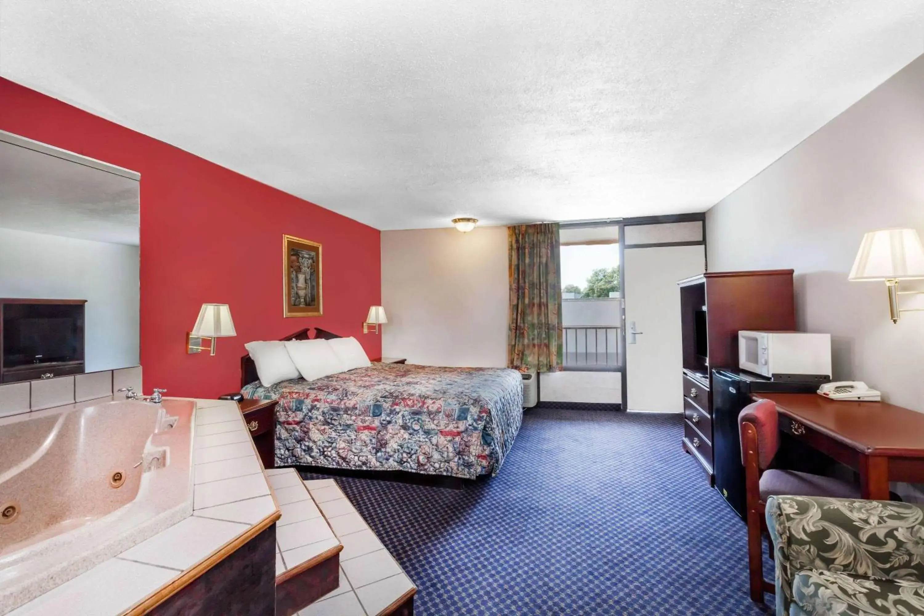 Photo of the whole room, Bed in Days Inn by Wyndham Martin Photo of the whole room, Bed in Days Inn by Wyndham Martin