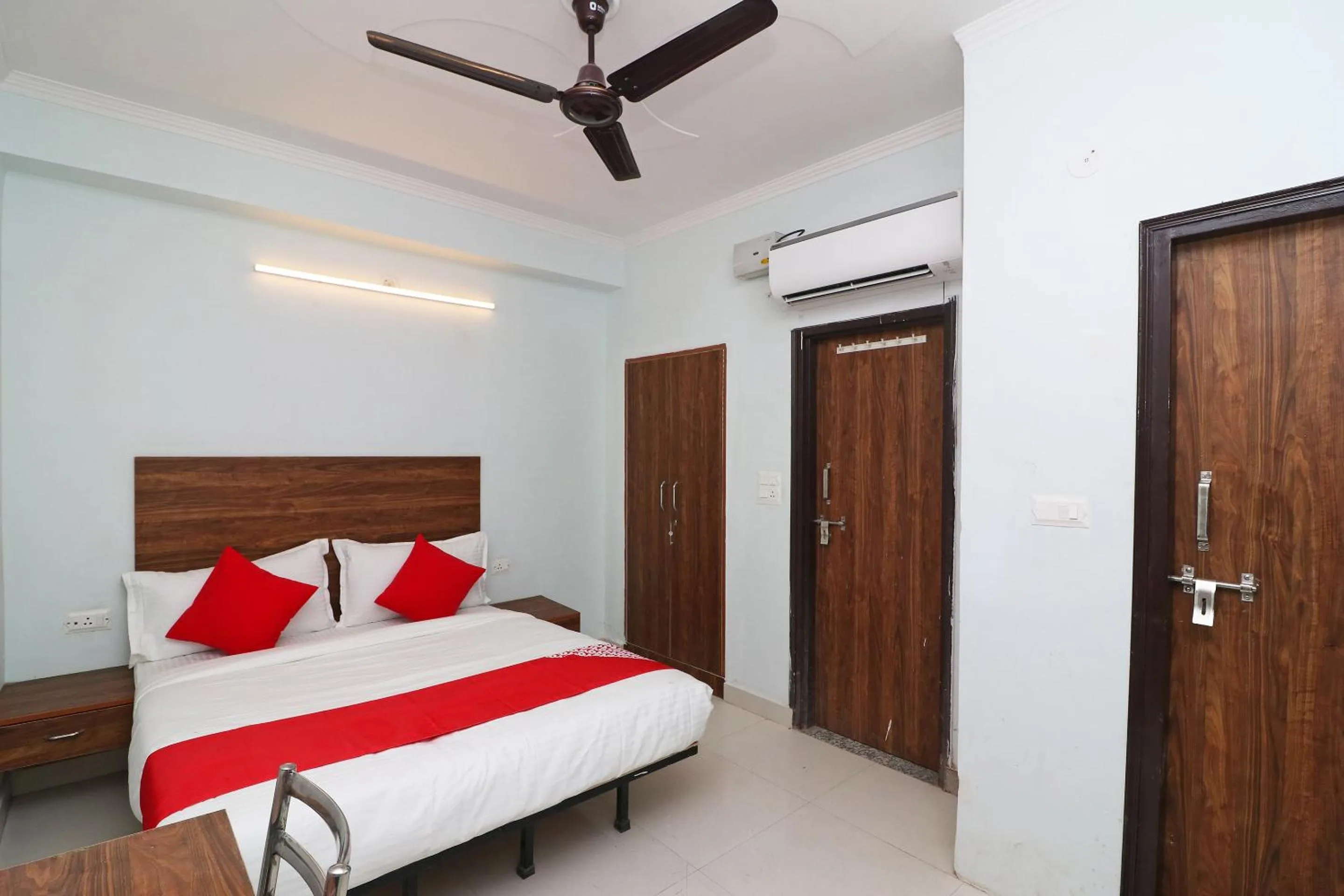 Bedroom, Bed in Super Hotel O Sathguru Residency Near New Ashok Nagar Metro Station