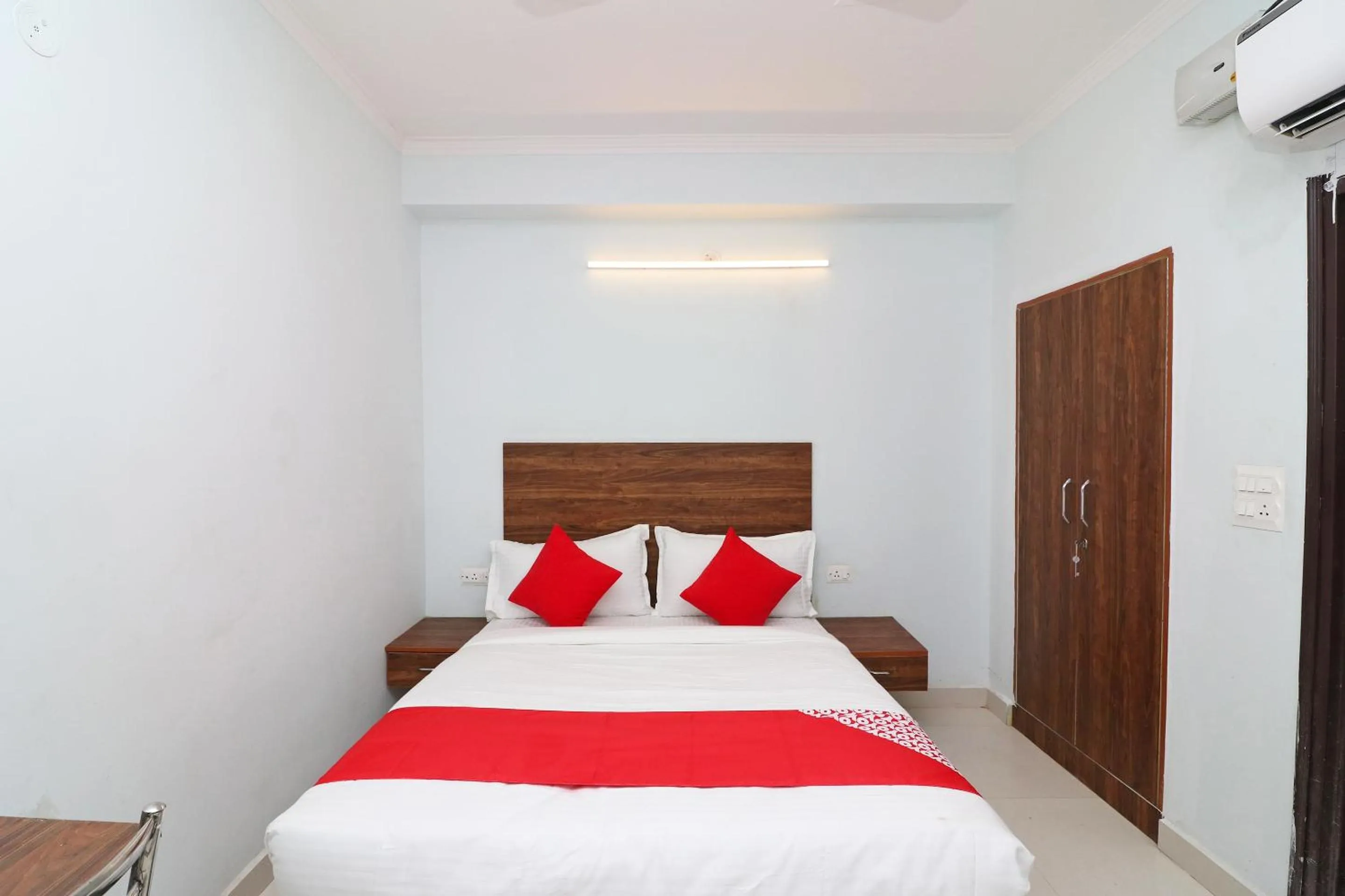 Bedroom, Bed in Super Hotel O Sathguru Residency Near New Ashok Nagar Metro Station