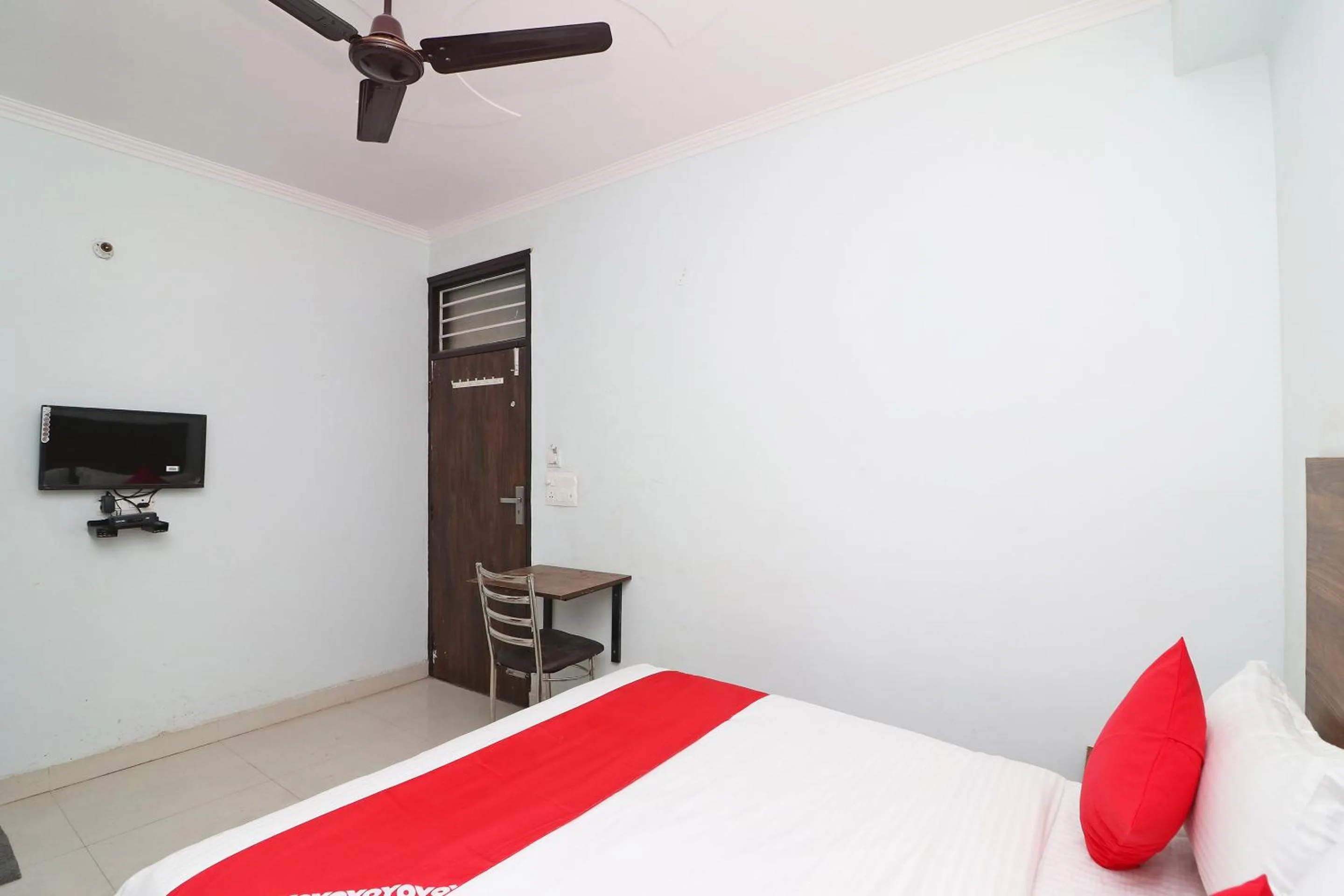 Bedroom, Bed in Super Hotel O Sathguru Residency Near New Ashok Nagar Metro Station