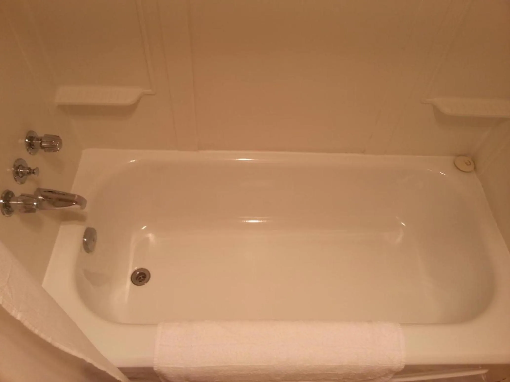 Bathroom in Maple Leaf Motel Emerson