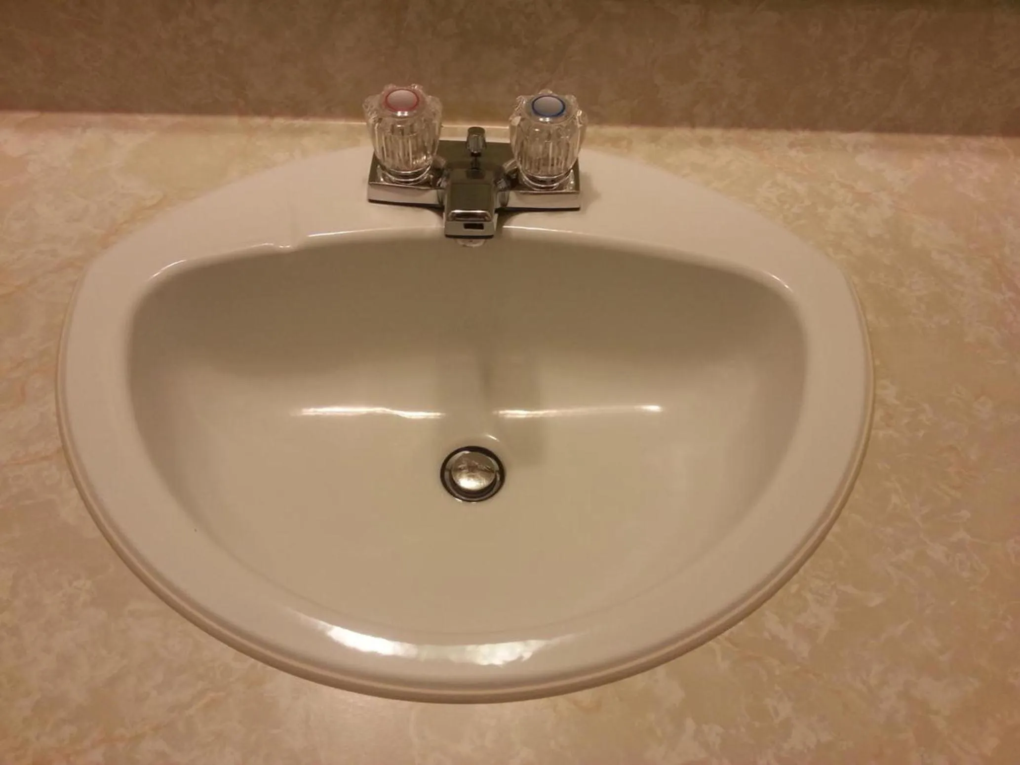 Bathroom in Maple Leaf Motel Emerson