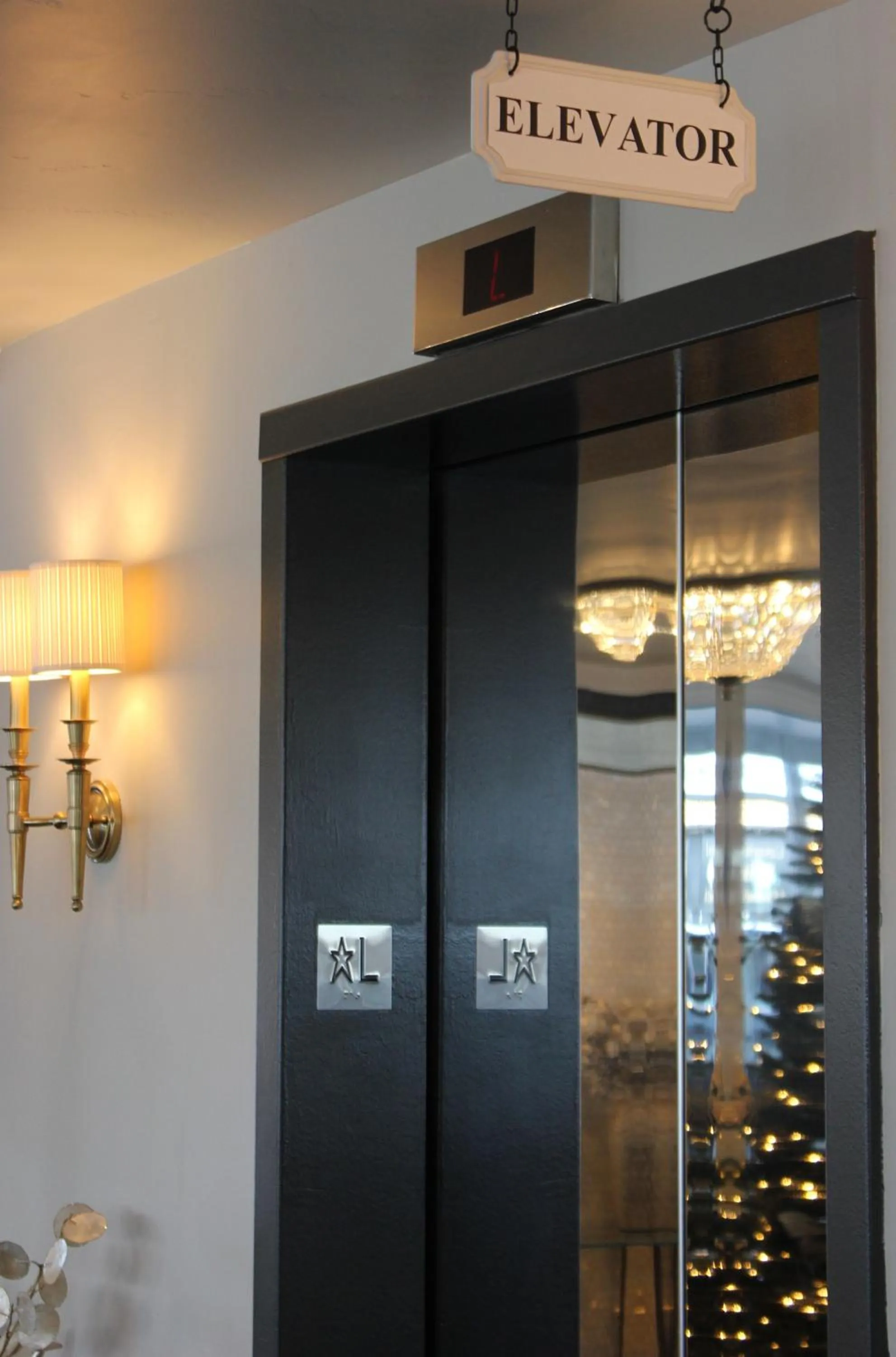 elevator in Lewis & Clark Motel - Bozeman