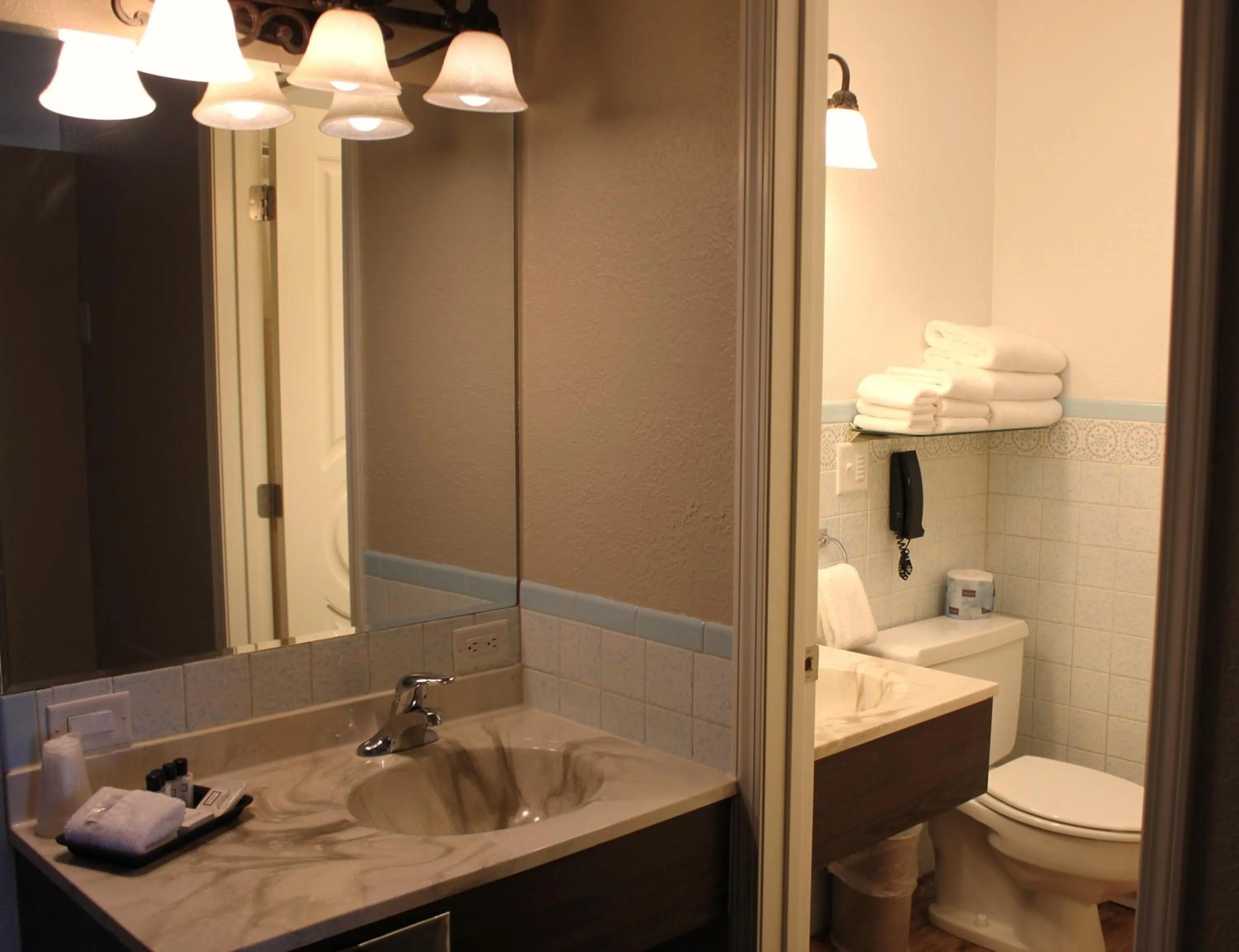 Toilet in Lewis & Clark Motel - Bozeman