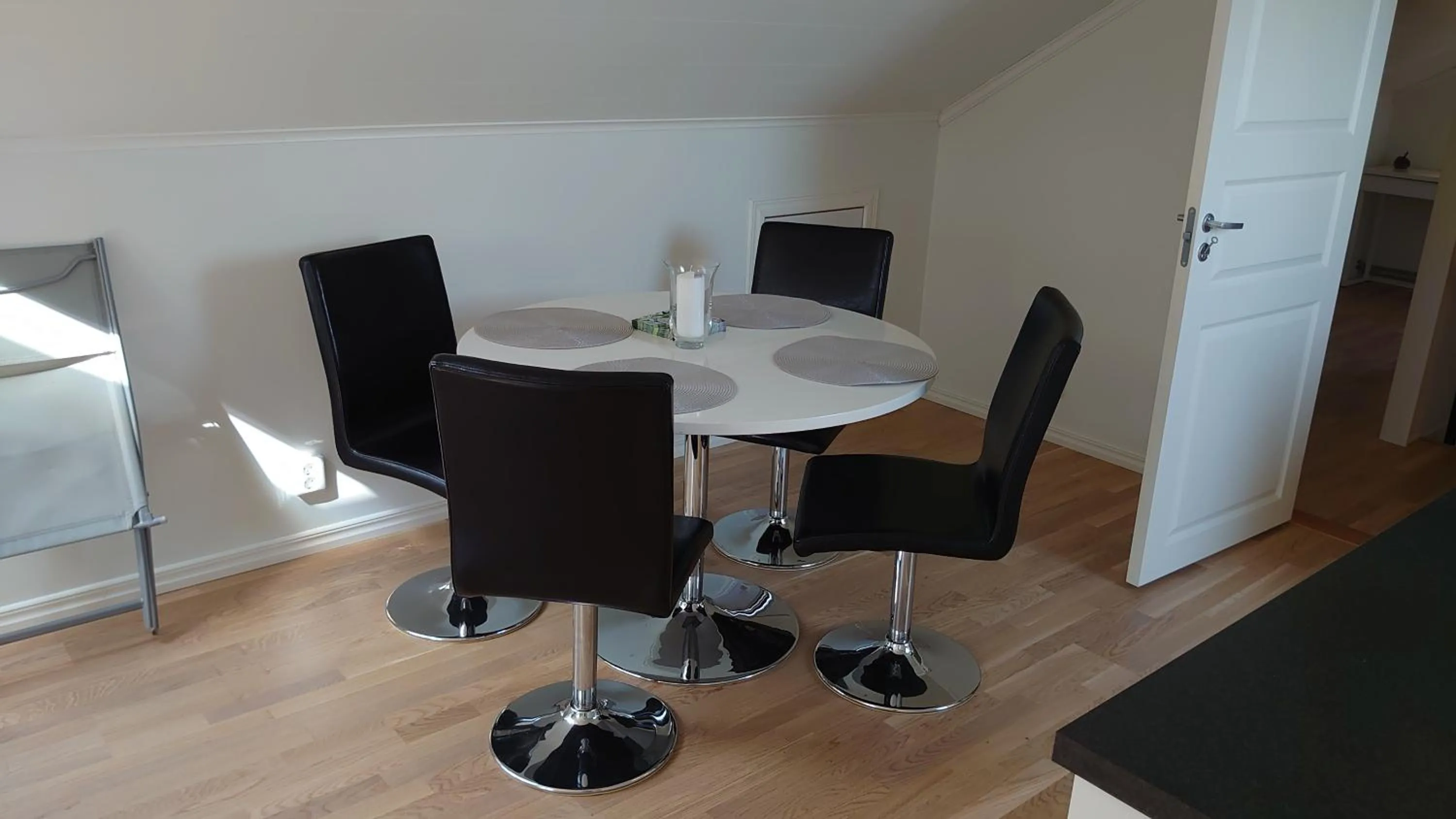 Living room, Dining Area in Simones Hotel