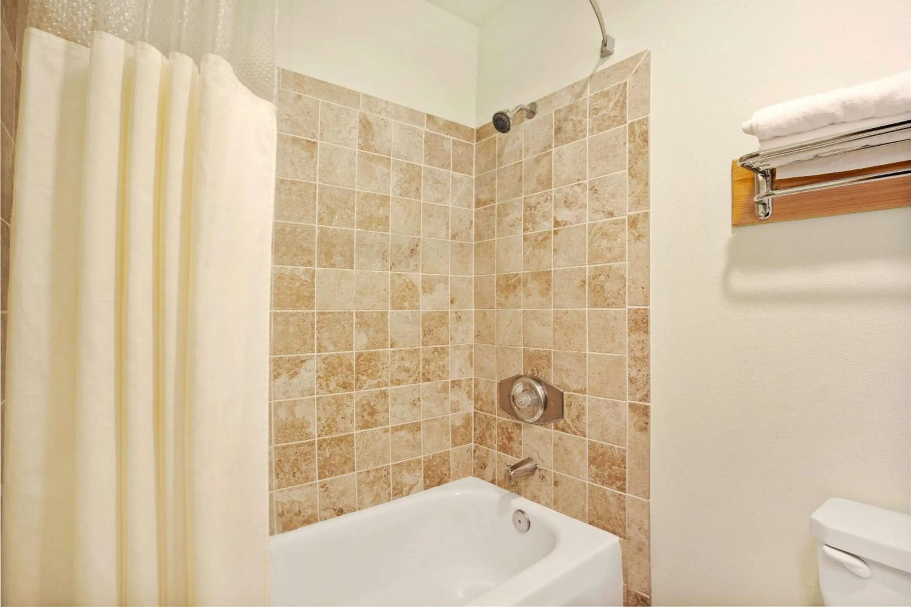 Photo of the whole room, Bathroom in Travelodge by Wyndham Seattle North of Downtown