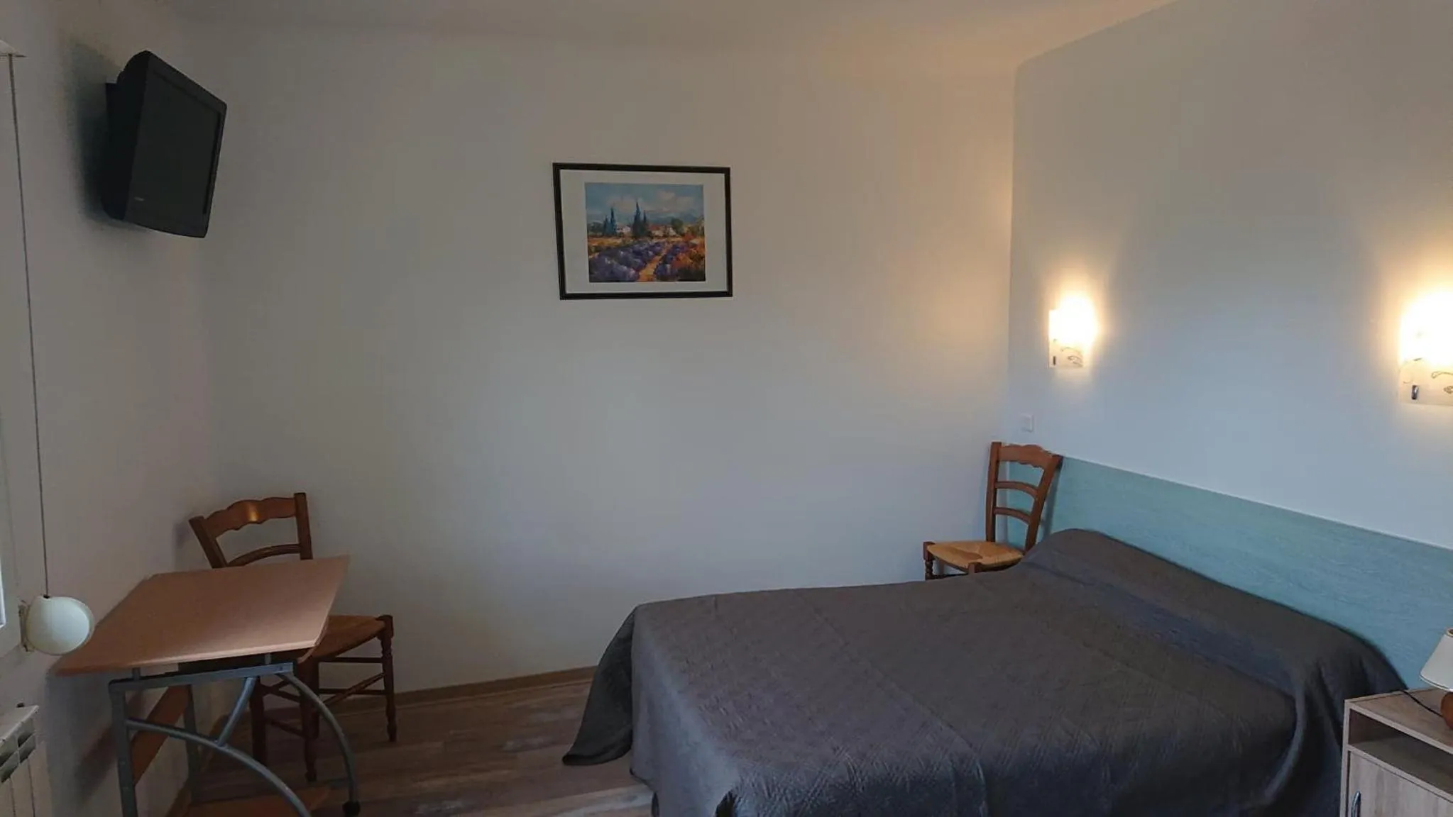 Bed in Auberge le Cévenol