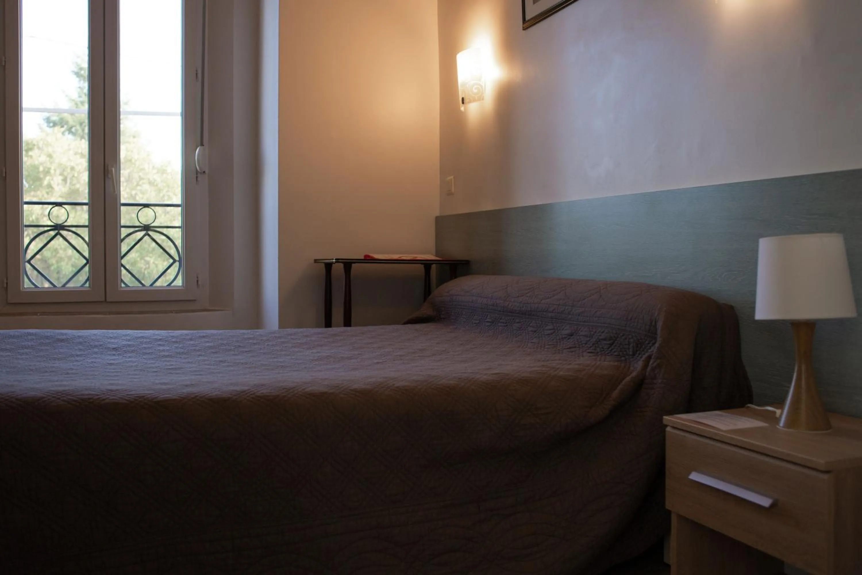 Bed in Auberge le Cévenol