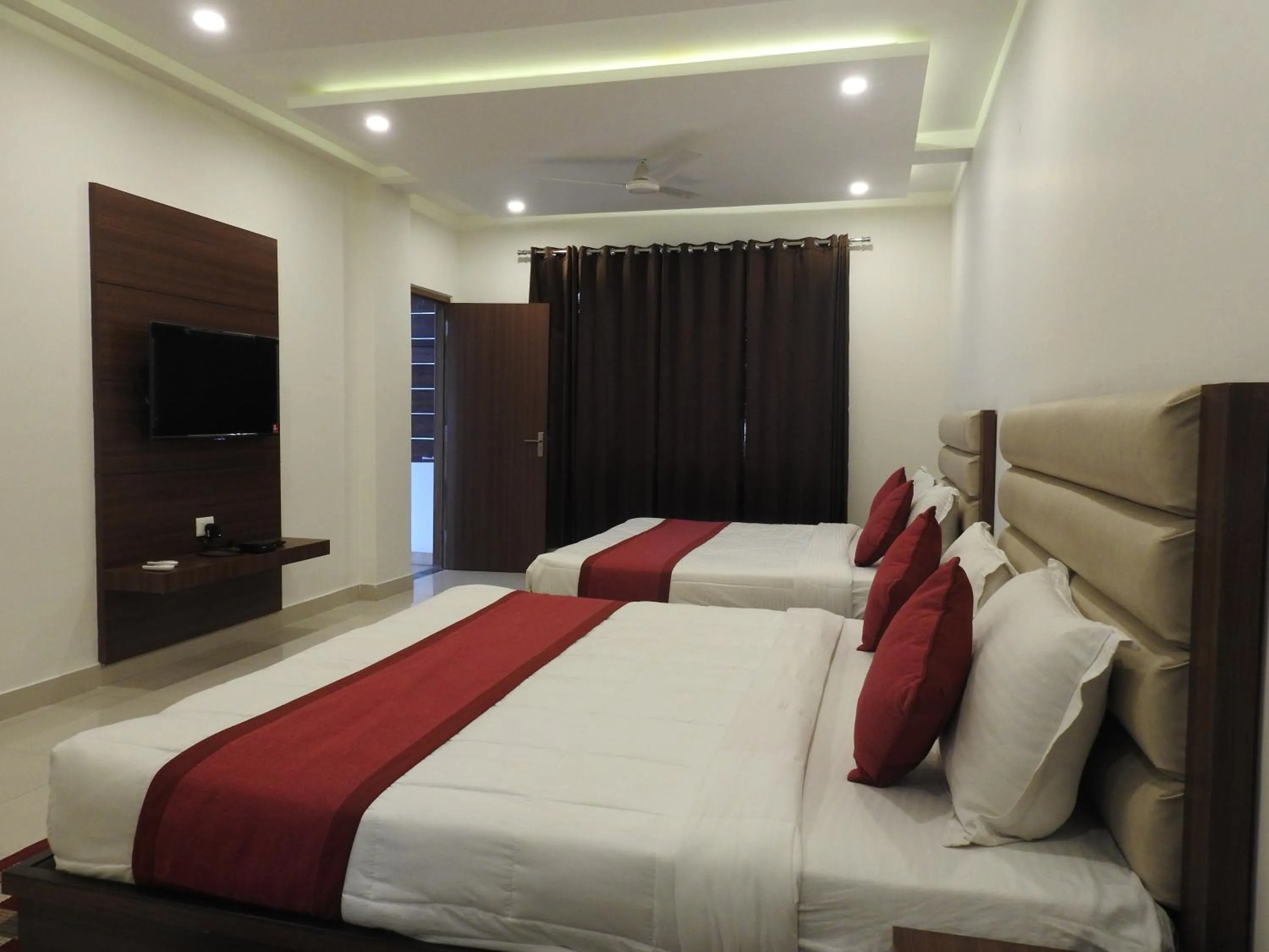 TV and multimedia in Hotel Aakash Residency
