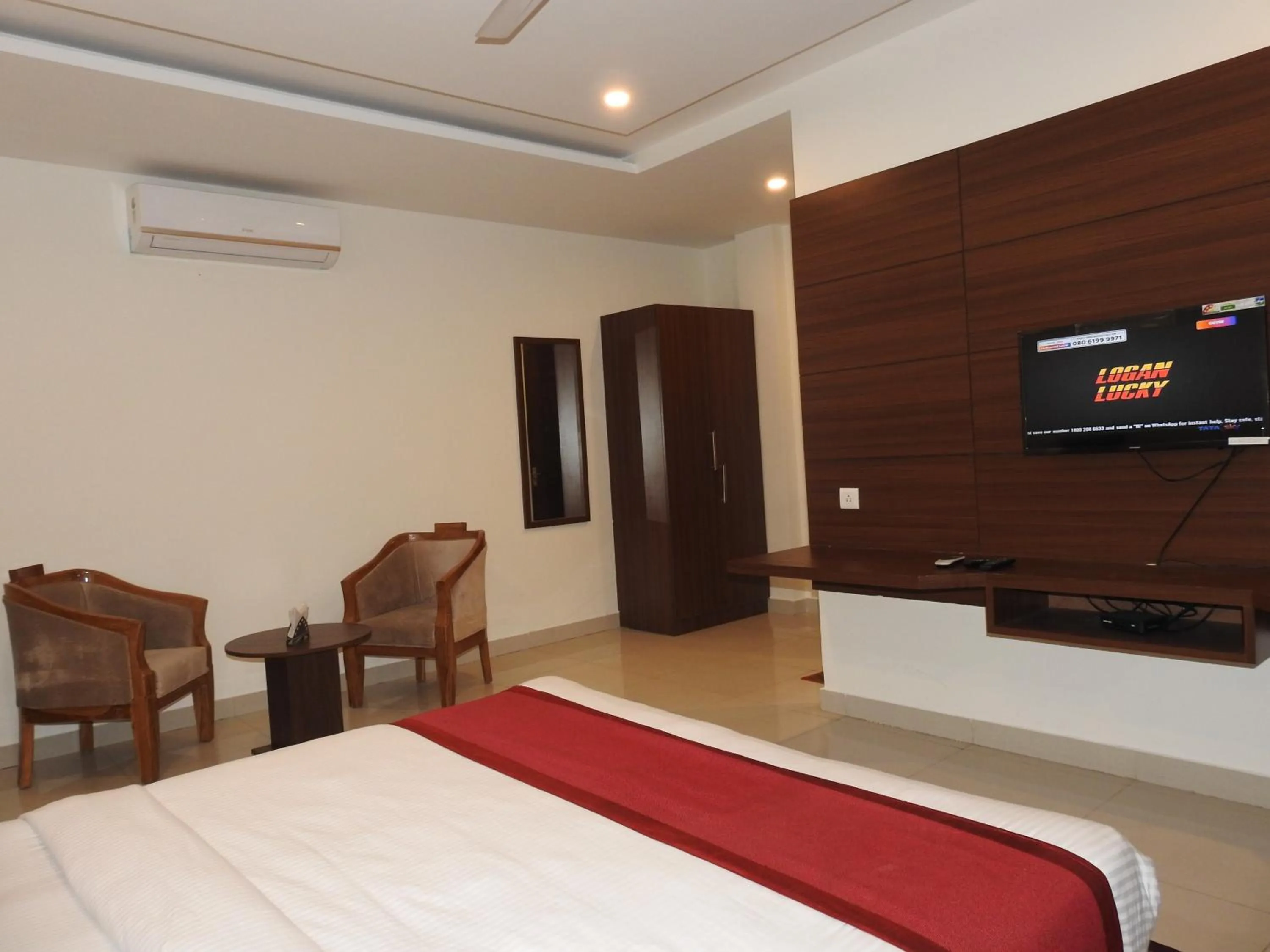 TV and multimedia in Hotel Aakash Residency