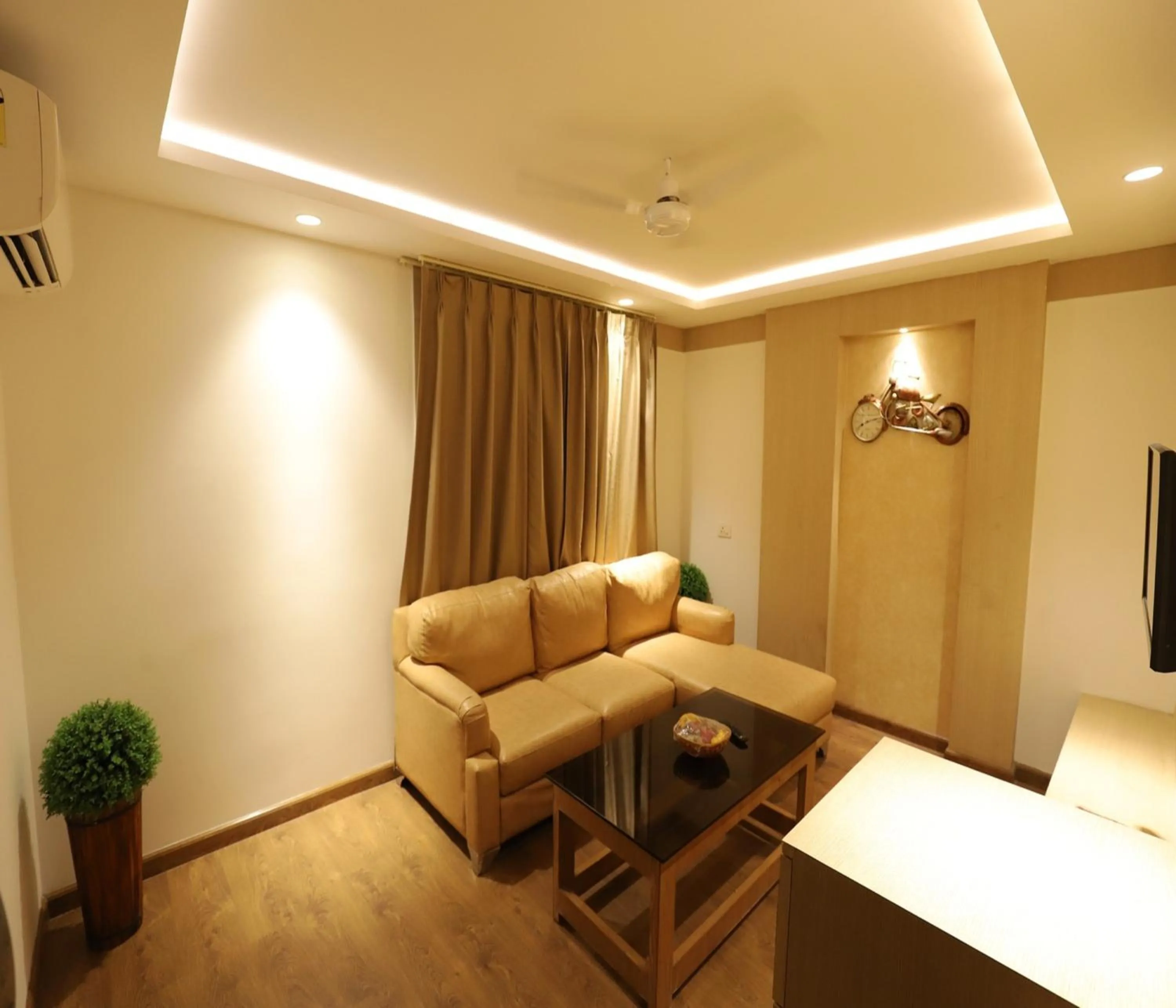 TV and multimedia in Hotel Radiance